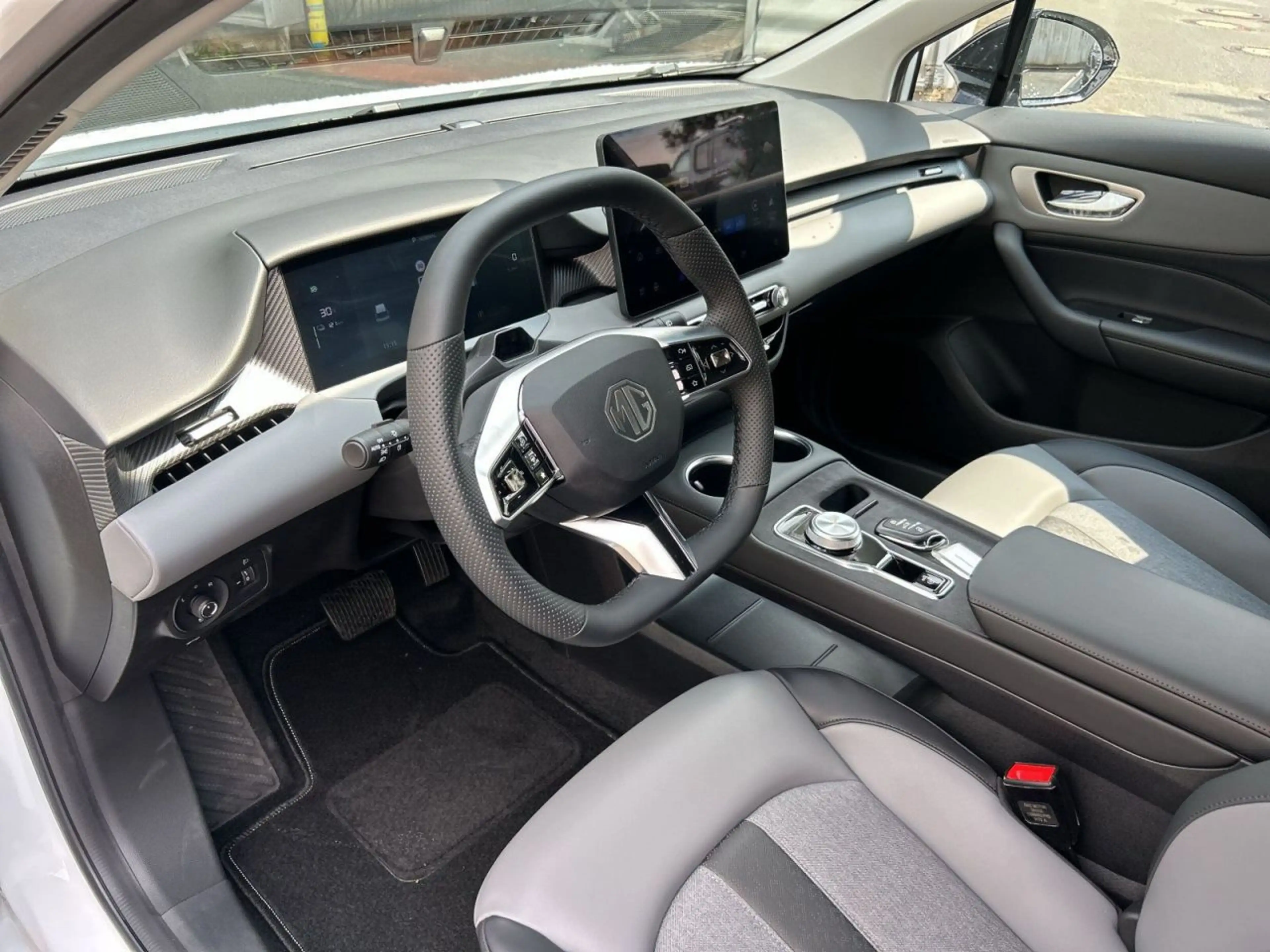 MG MG4 EV 64kWh Premium — photo 8