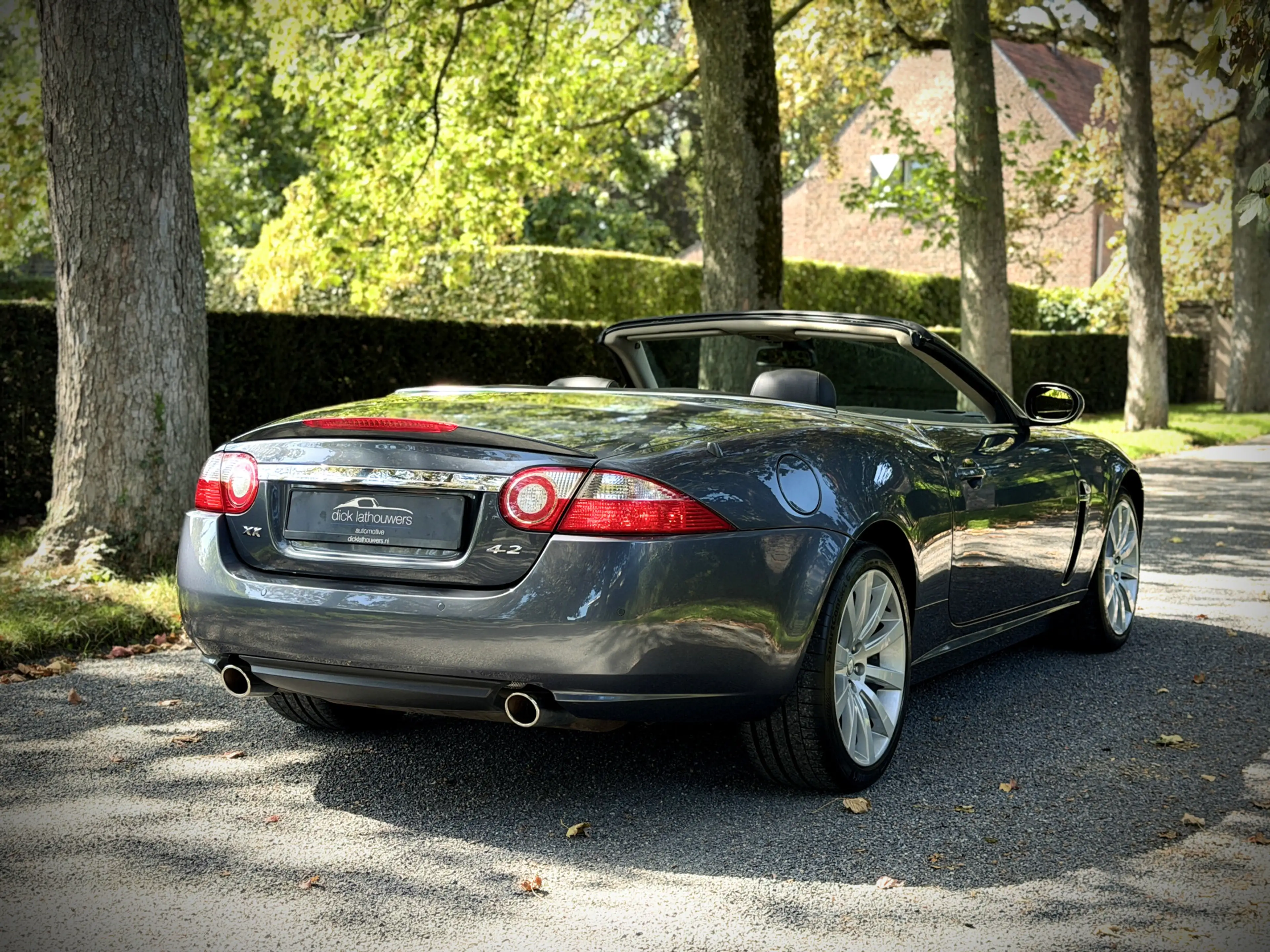 Jaguar XK 4.2 V8 Convertible / 2 OWNERS / 19" WHEELS — photo 20