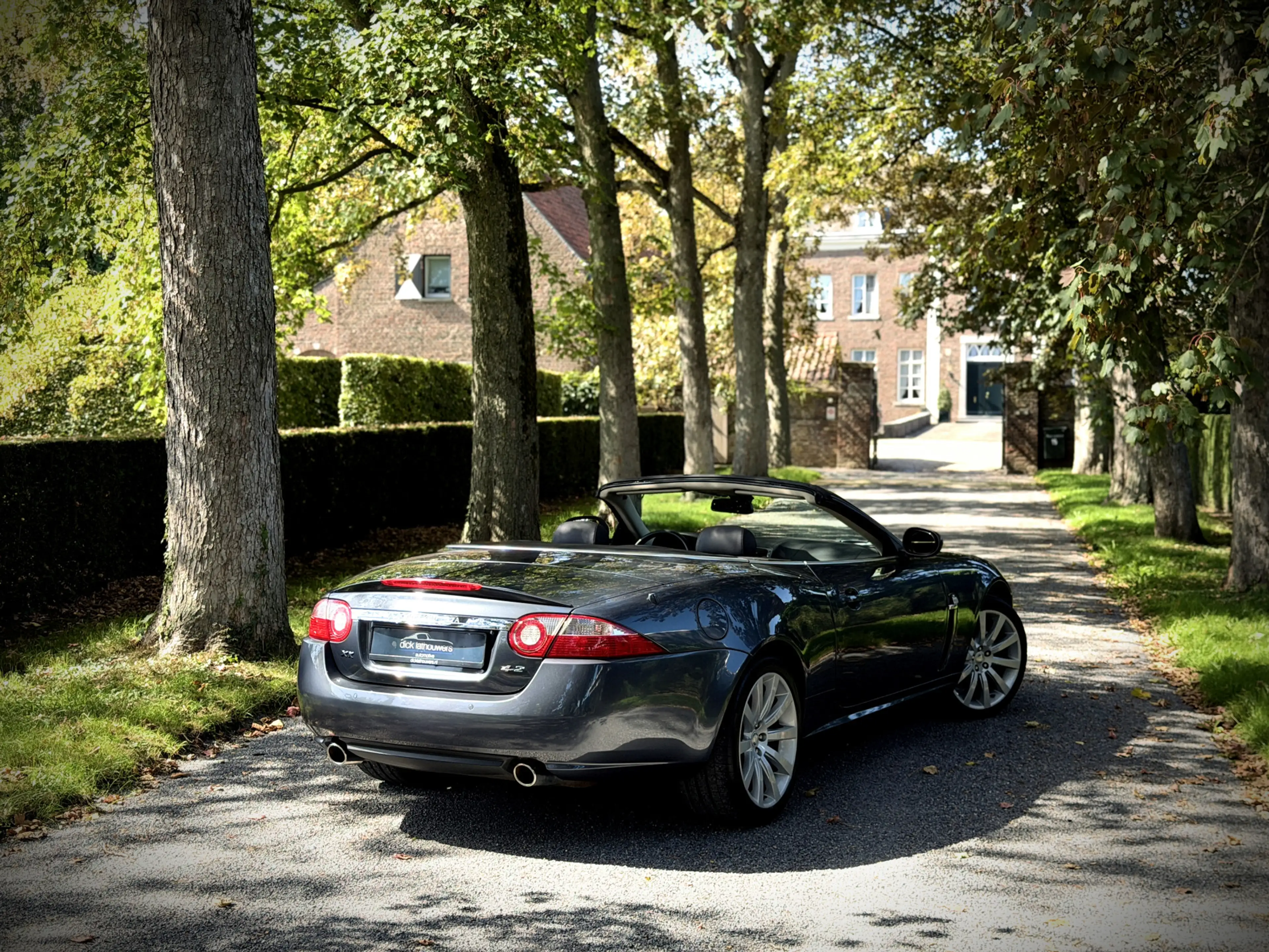 Jaguar XK 4.2 V8 Convertible / 2 OWNERS / 19" WHEELS — photo 22