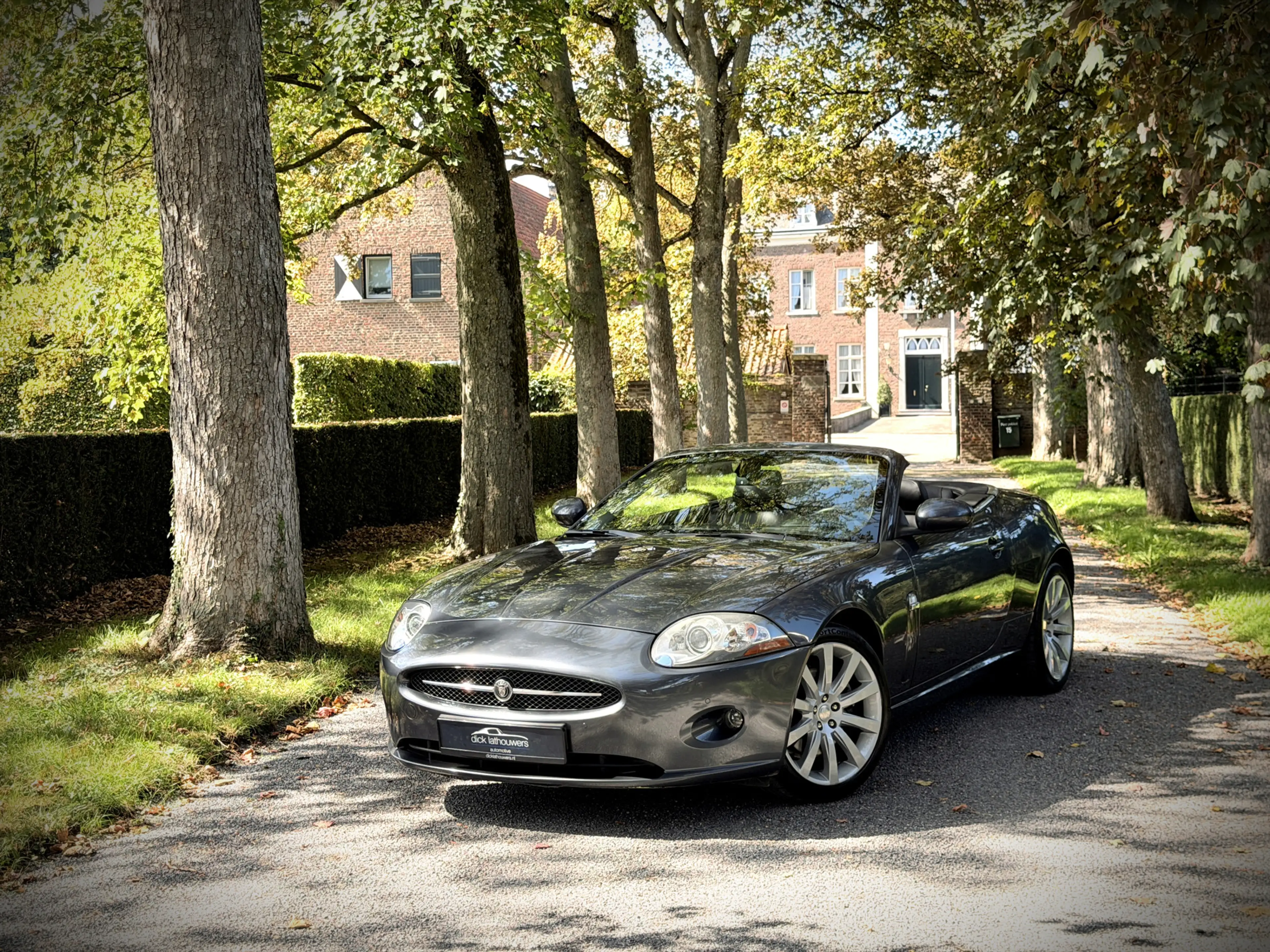 Jaguar XK 4.2 V8 Convertible / 2 OWNERS / 19" WHEELS — photo 17