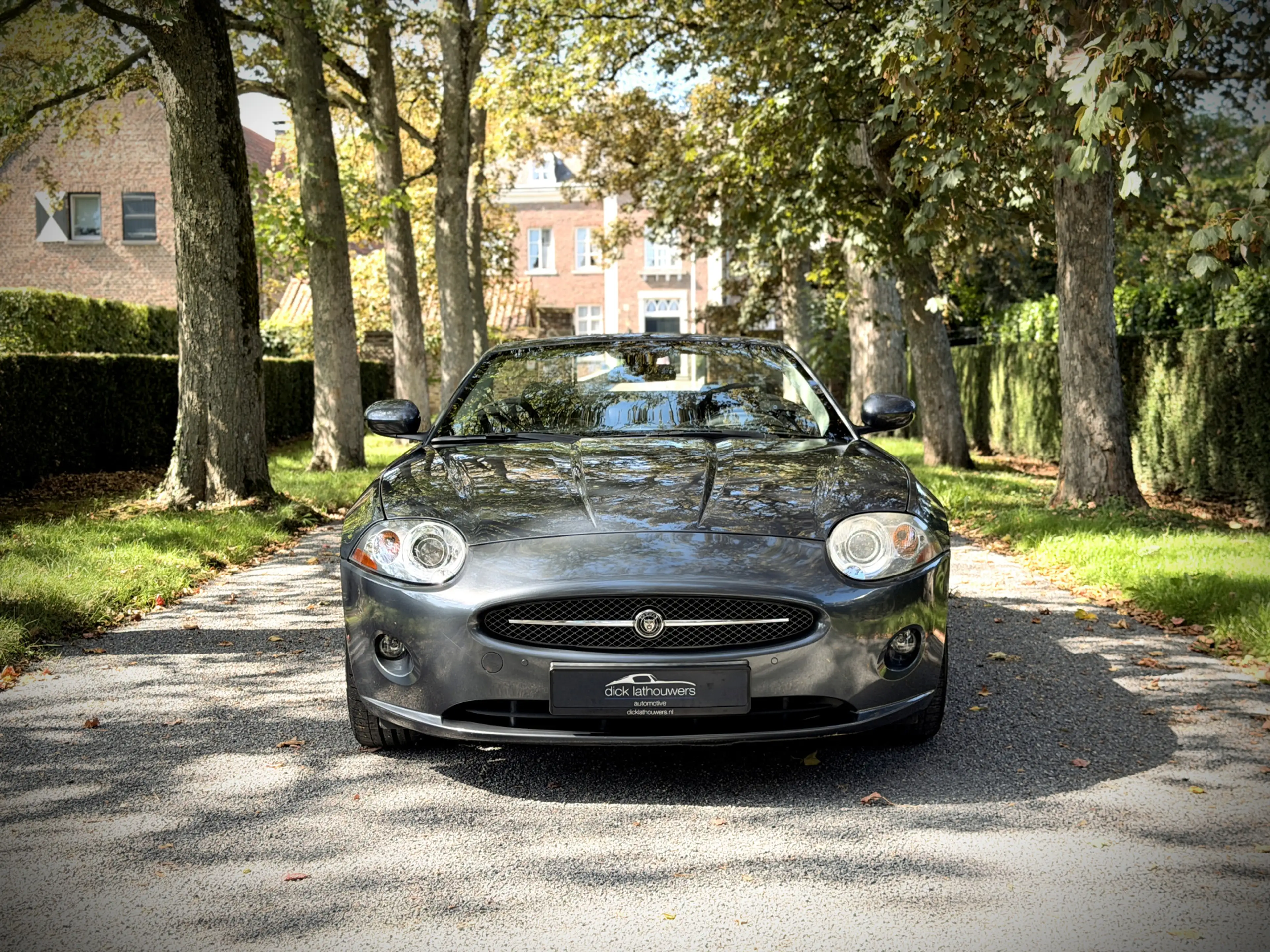 Jaguar XK 4.2 V8 Convertible / 2 OWNERS / 19" WHEELS — photo 4