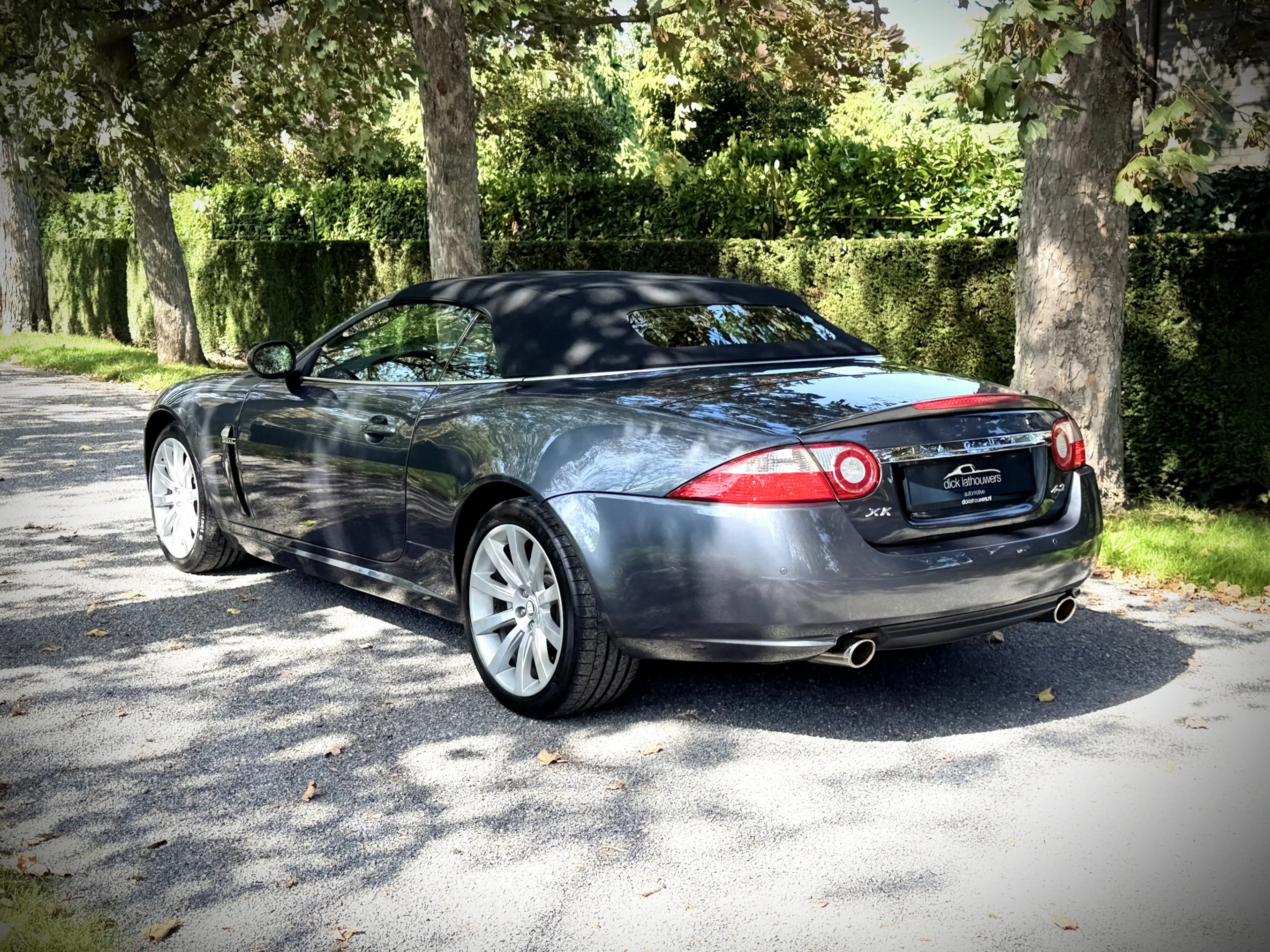 Jaguar XK 4.2 V8 Convertible / 2 OWNERS / 19" WHEELS — photo 18