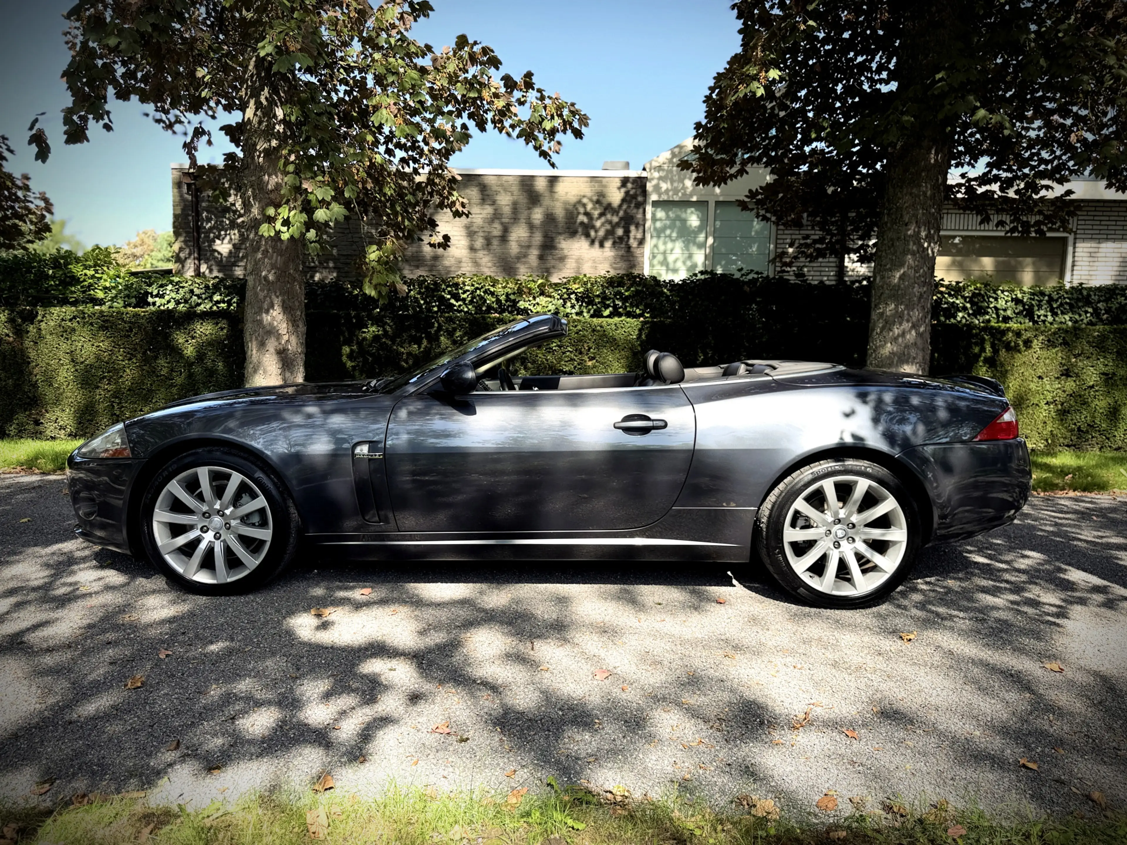 Jaguar XK 4.2 V8 Convertible / 2 OWNERS / 19" WHEELS — photo 23