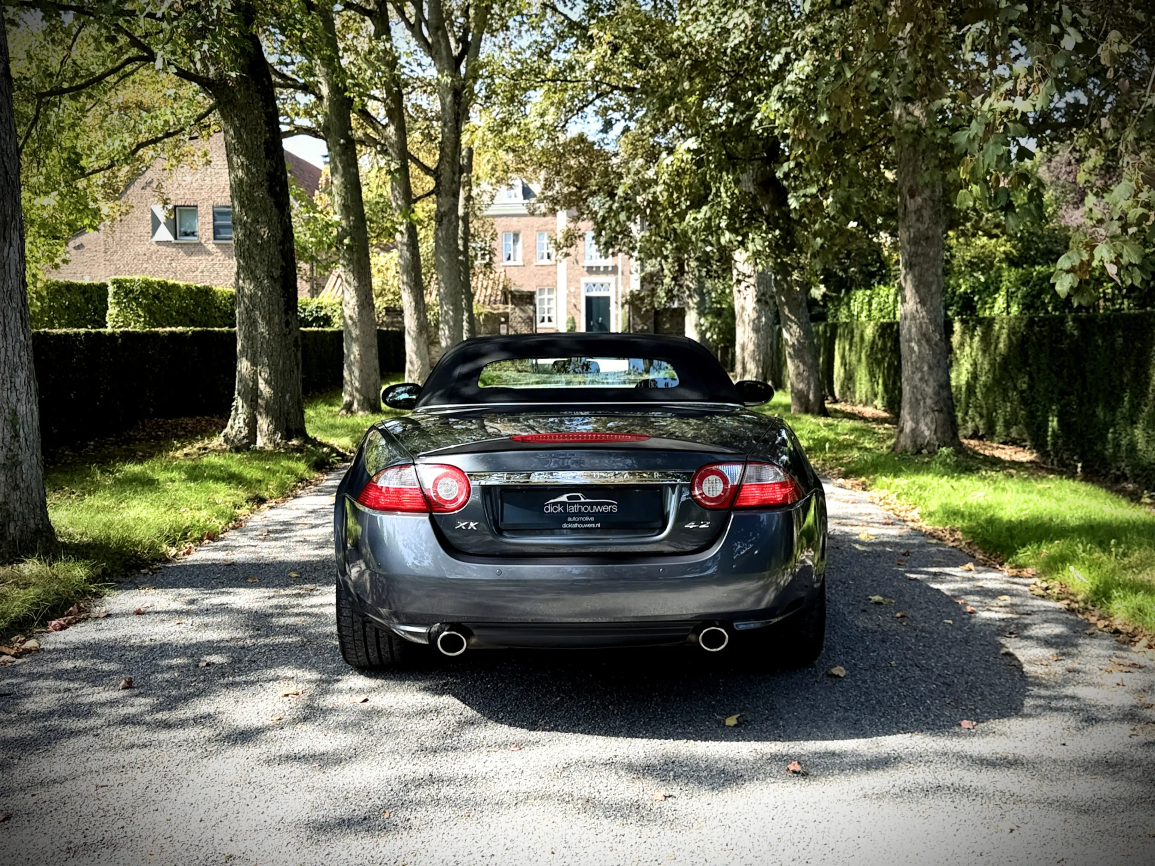 Jaguar XK 4.2 V8 Convertible / 2 OWNERS / 19" WHEELS — photo 3