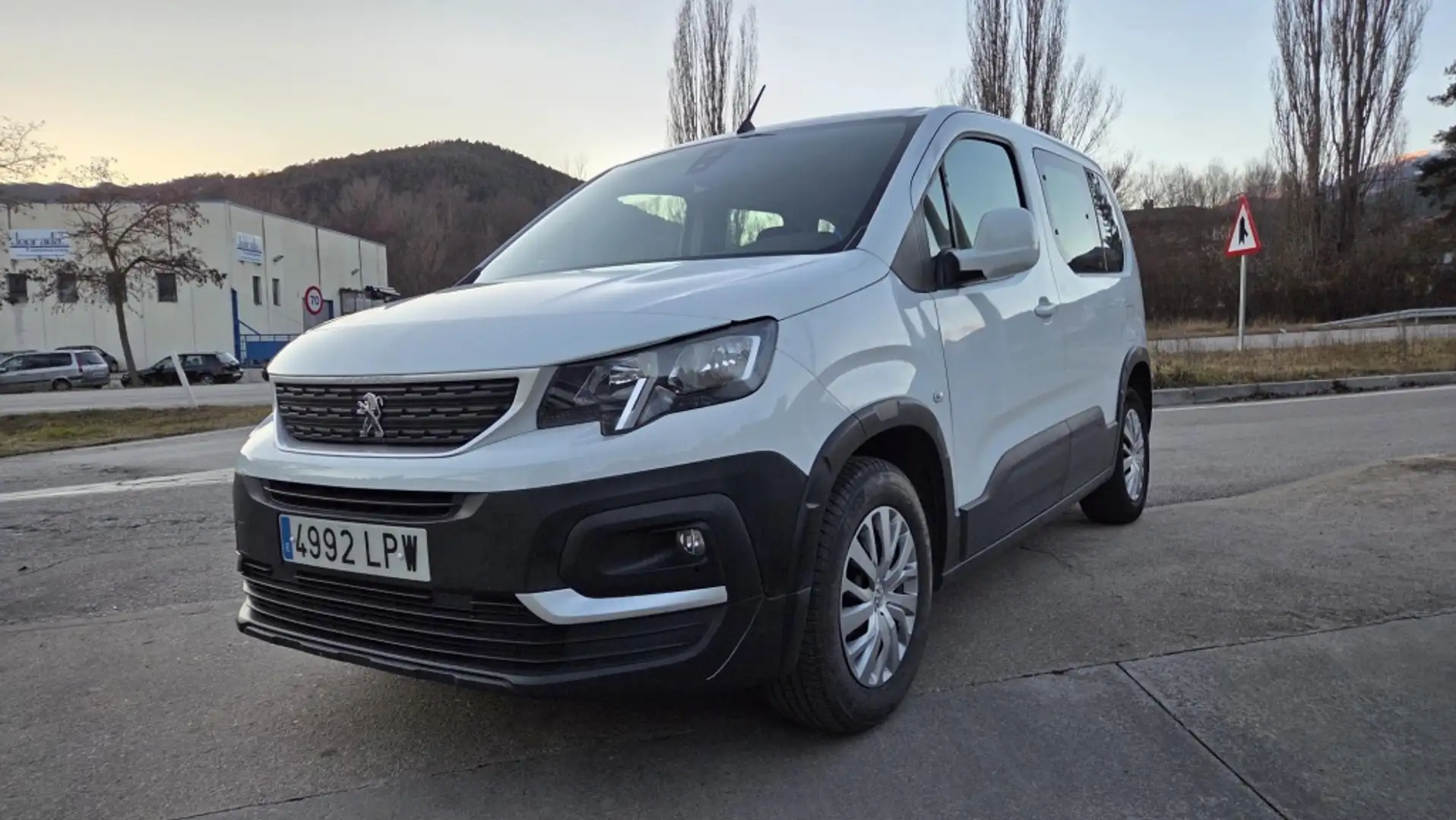 Peugeot Rifter 1.5BlueHDi S&S Standard Active NAV+ 100 Weiß - 1