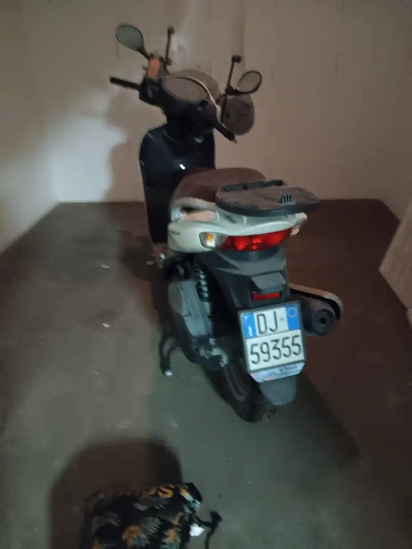 Suzuki Sixteen 150 Suzuki Motor España Wit - 2