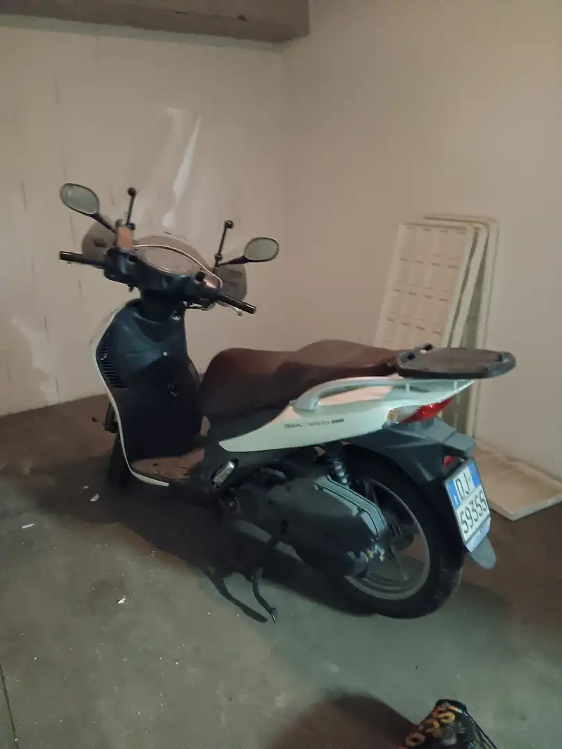 Suzuki Sixteen 150 Suzuki Motor España Wit - 1