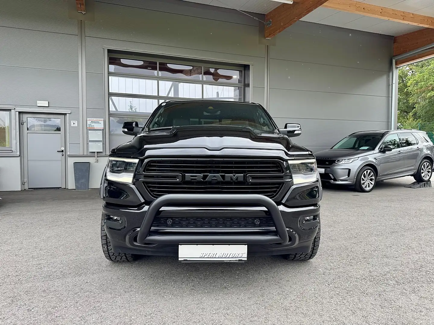 Dodge RAM RAM 1500 Quad Cab Laramie Night Edition Schwarz - 2