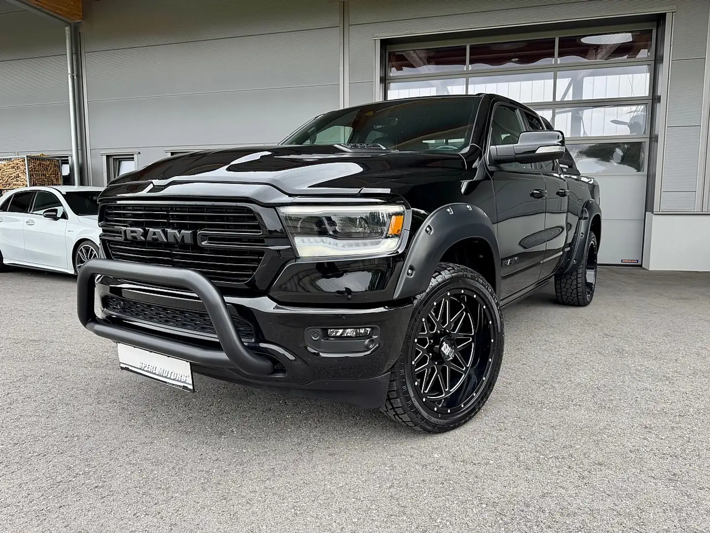 Dodge RAM RAM 1500 Quad Cab Laramie Night Edition Schwarz - 1