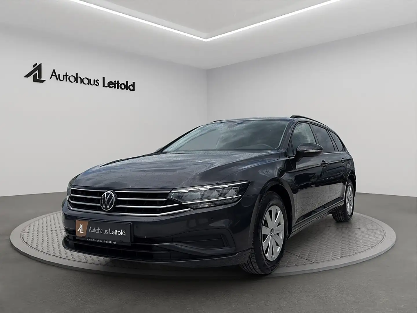 Volkswagen Passat Variant Business 2,0 SCR TDI CAM LED ACC NAVI PDC SHZ L... Grau - 1