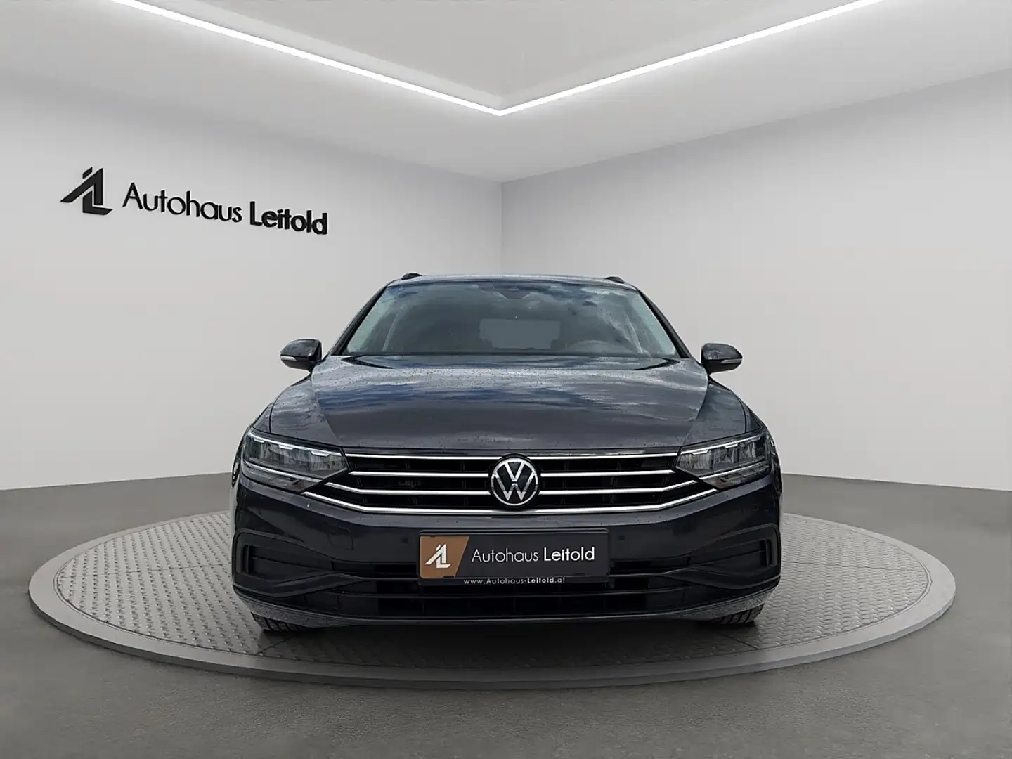 Volkswagen Passat Variant Business 2,0 SCR TDI CAM LED ACC NAVI PDC SHZ L... Grau - 2