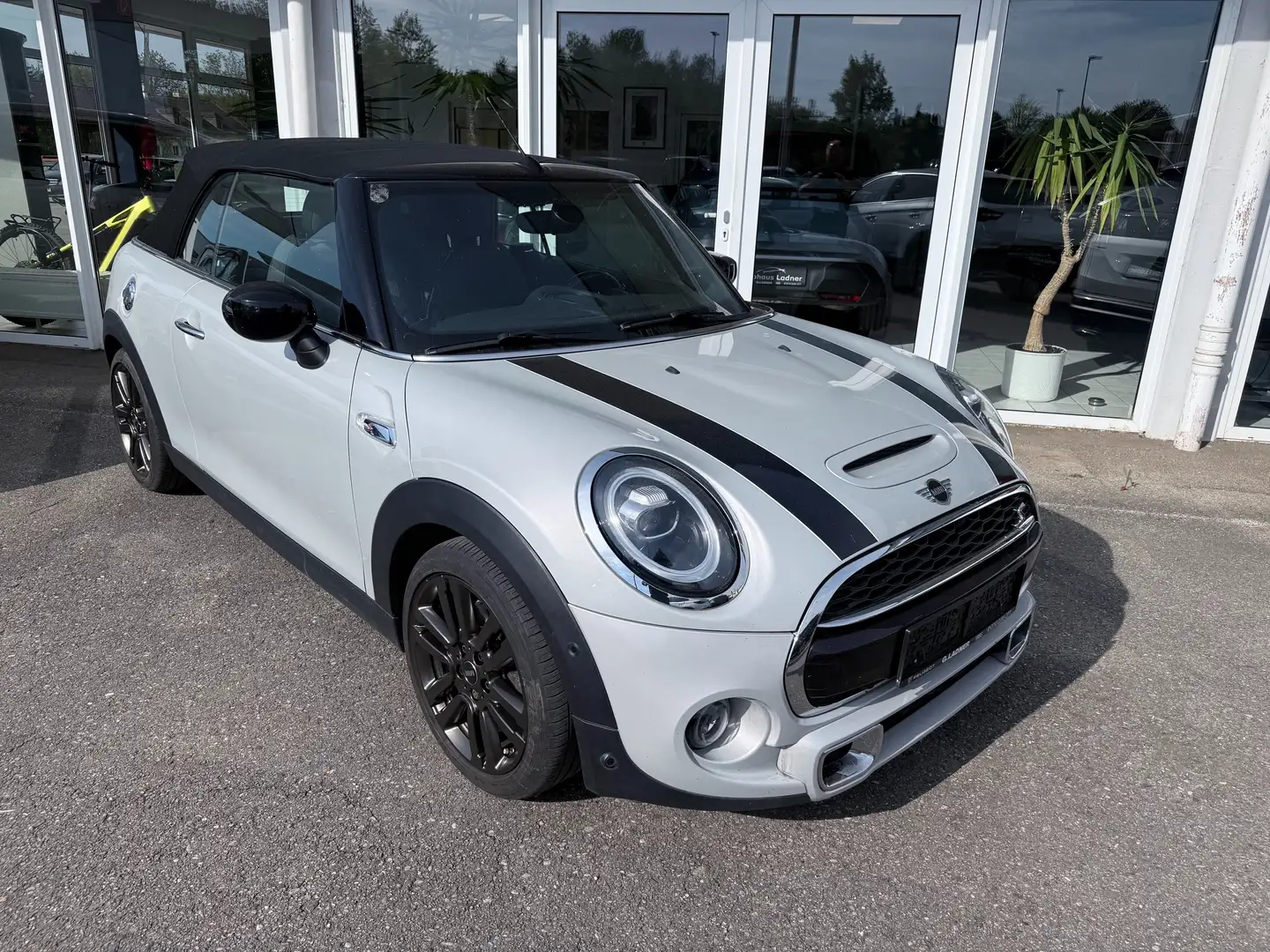 MINI Cooper S Cabrio Automatik Grau - 2