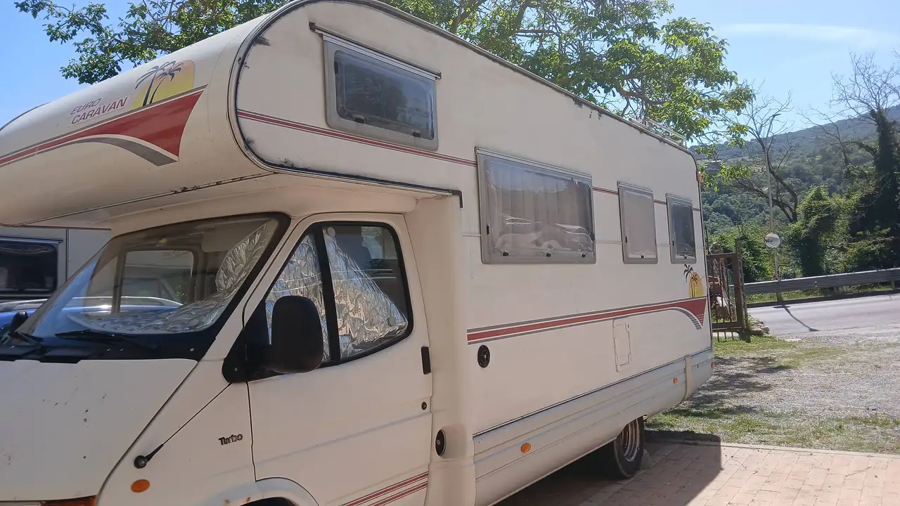 Caravans-Wohnm Ford Forever, foto 1