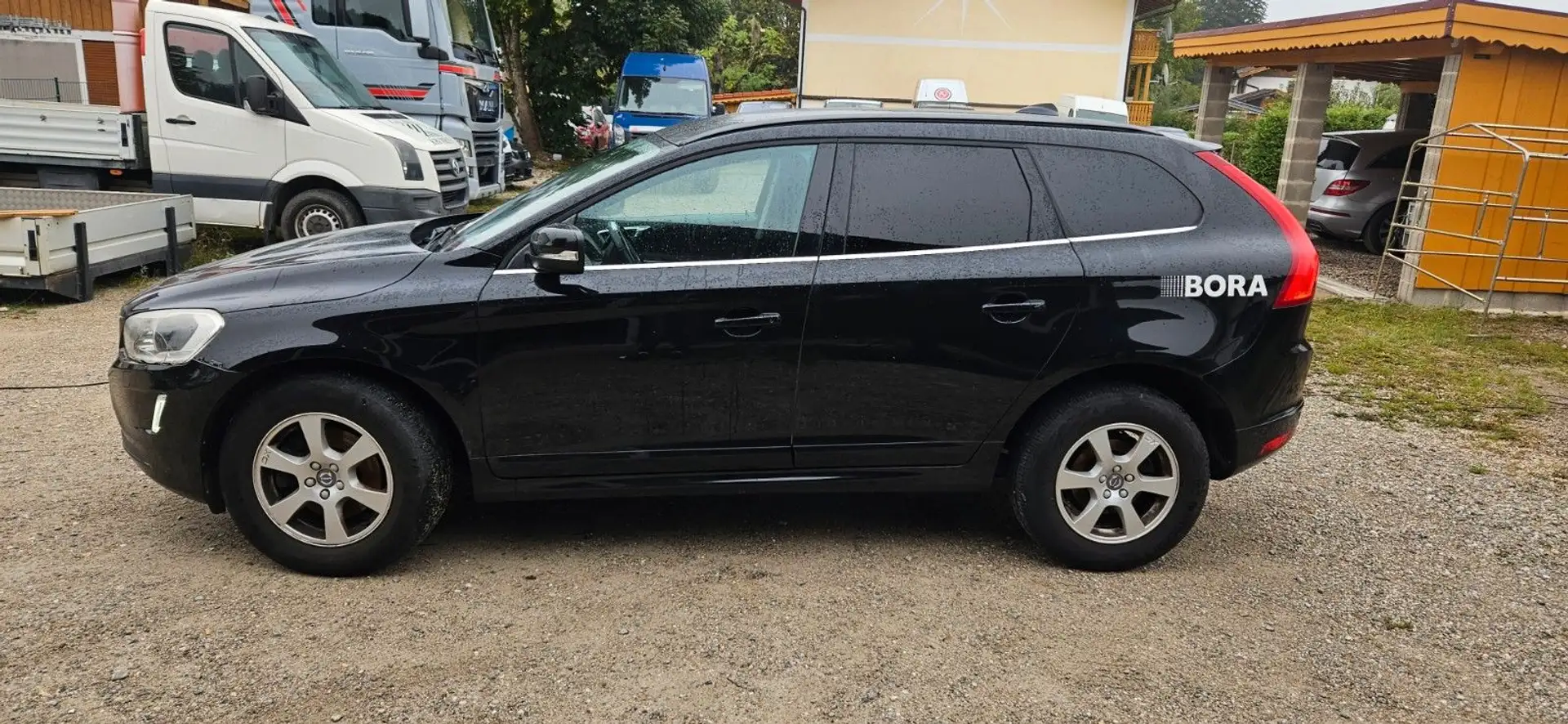 Volvo XC60 Momentum 2WD,Navi,Xenon,8-fach, Schwarz - 2