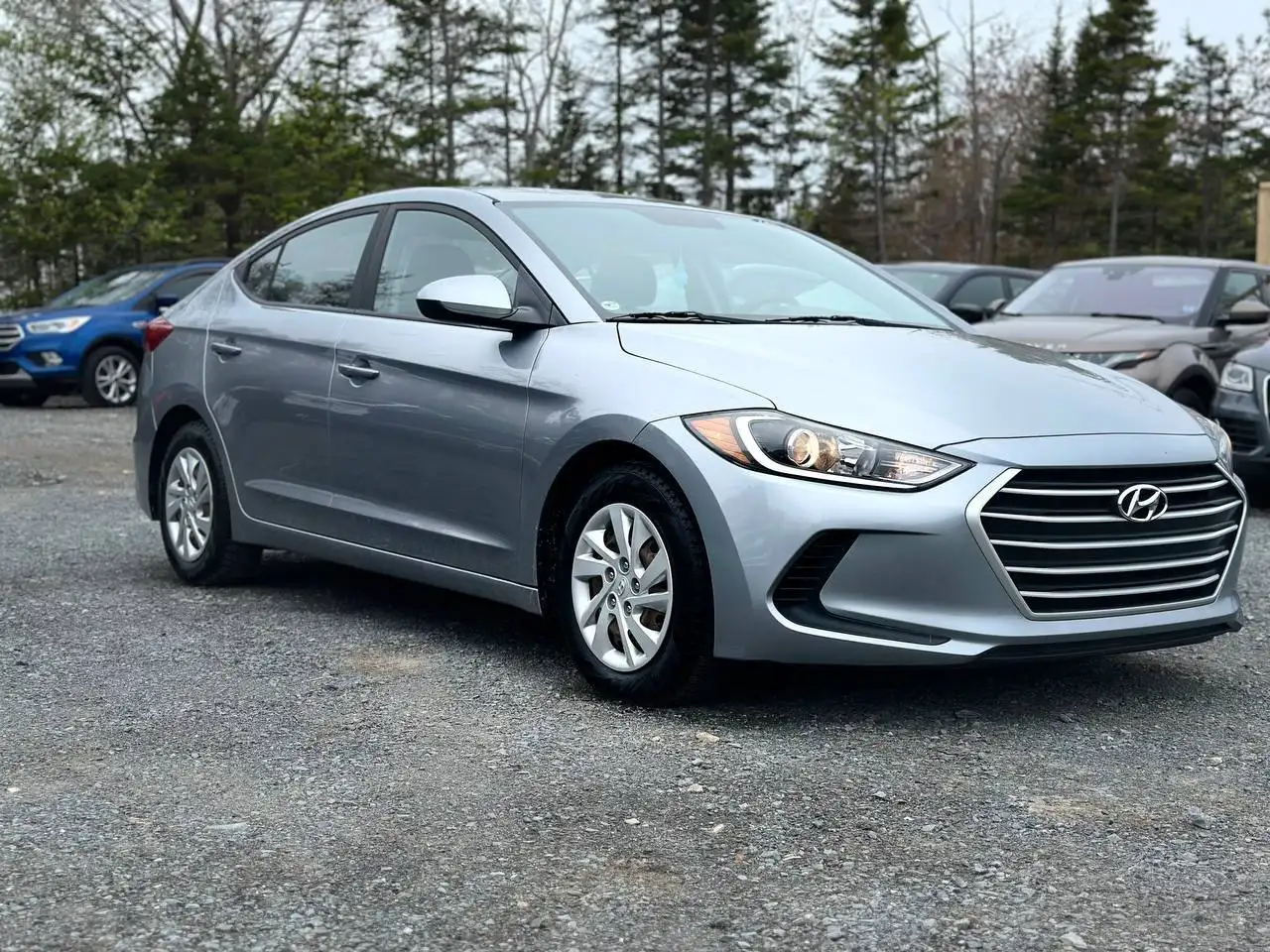 Hyundai ELANTRA photo Hyundai ELANTRA