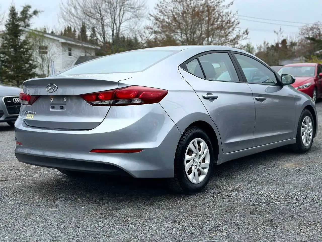 Hyundai ELANTRA photo Hyundai ELANTRA