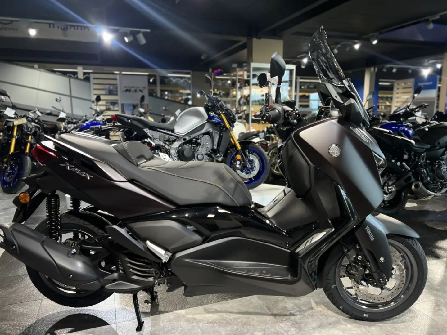 Yamaha X-Max 125 ABS TECHMAX ljubičasta - 1