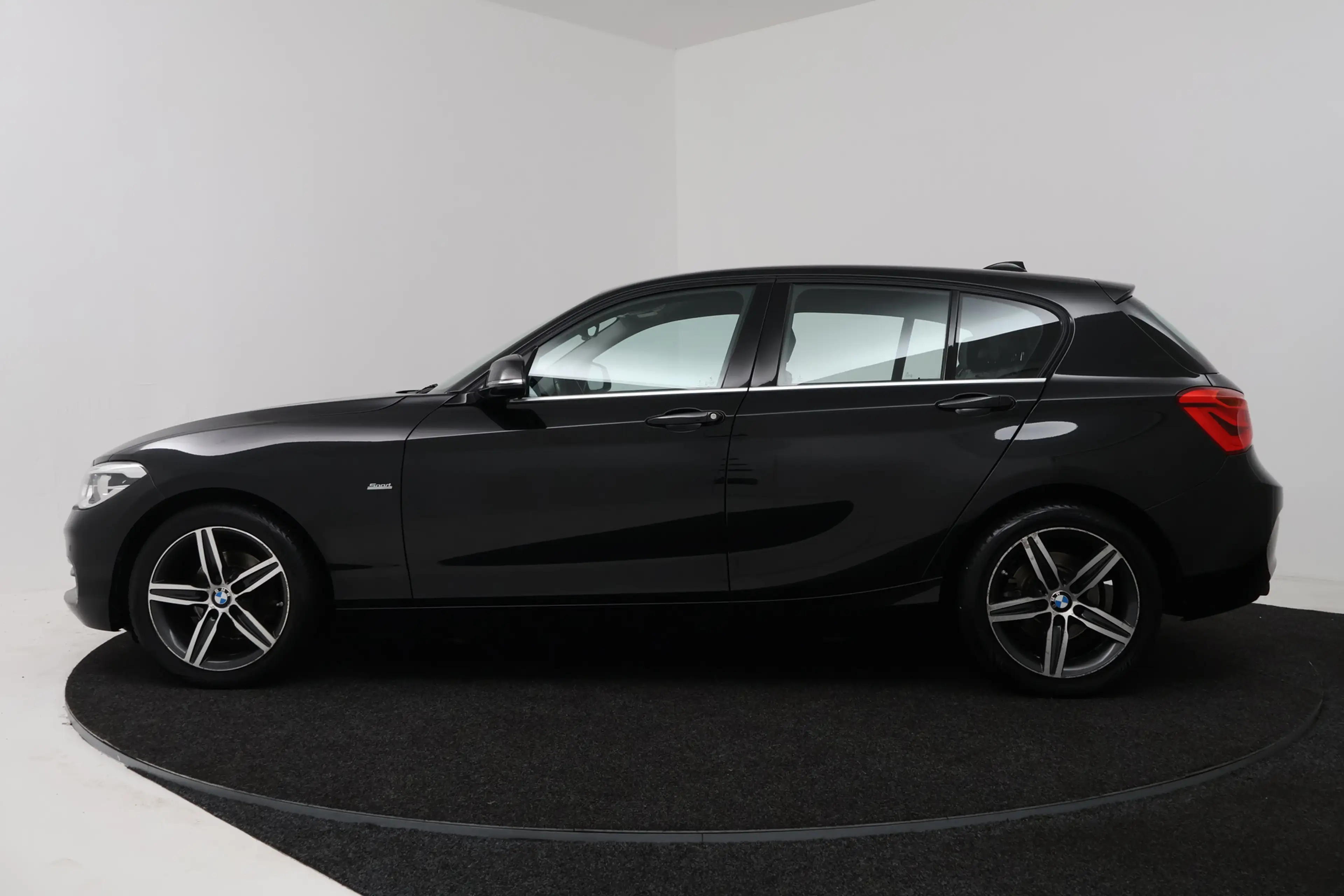 BMW 118 1-serie 118i High Executive (CAMERA, STOELVERWARMI — photo 2
