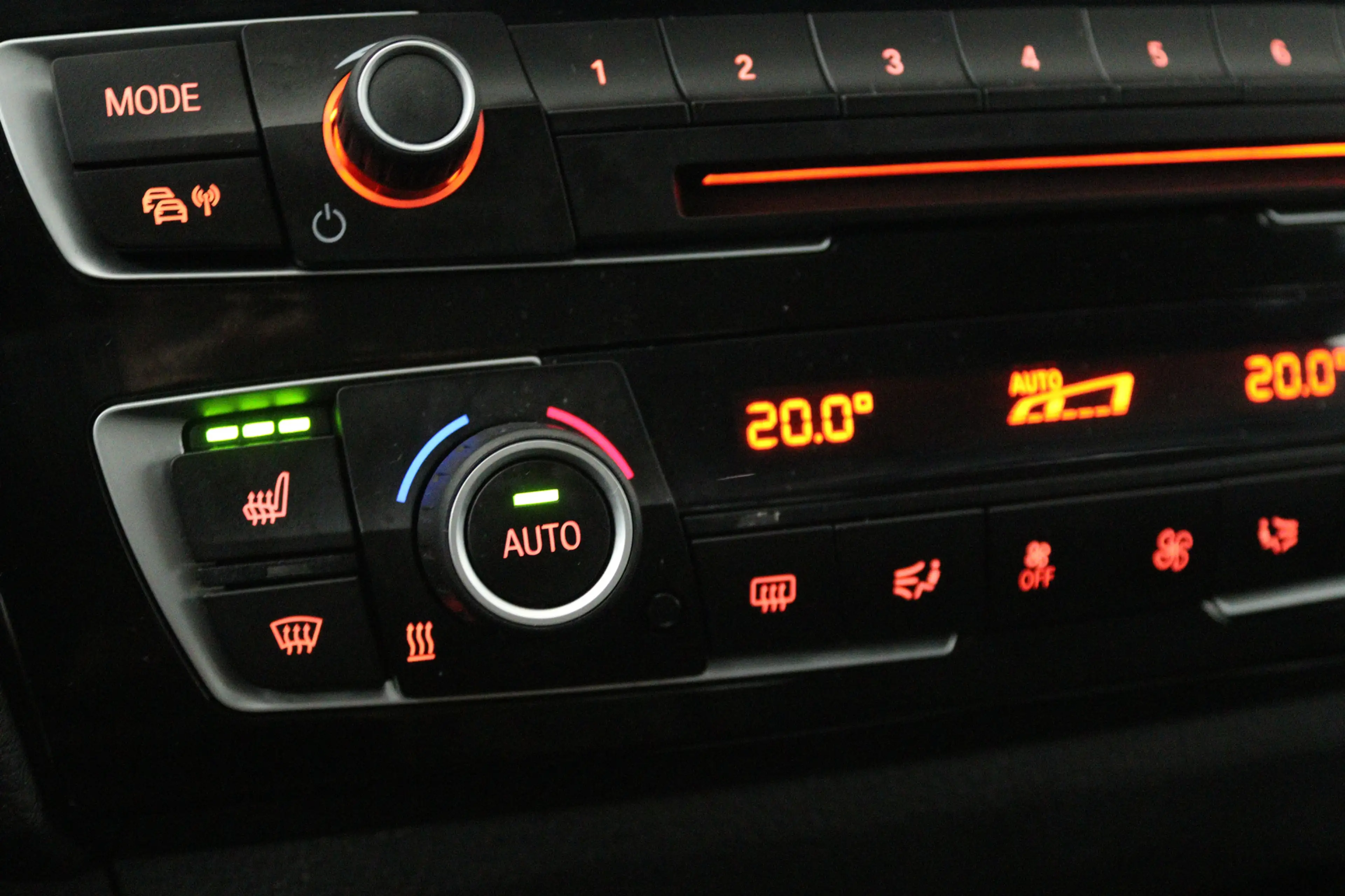 BMW 118 1-serie 118i High Executive (CAMERA, STOELVERWARMI — photo 21