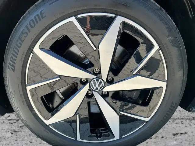 Volkswagen ID.4 view 8