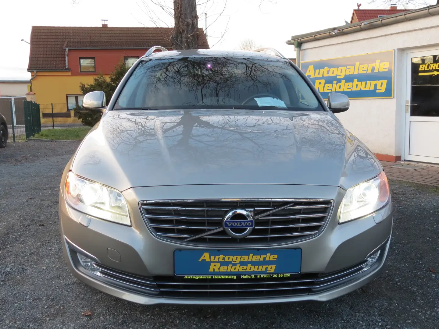 Volvo V70 Summum Leder!!Navi!!PDC!!Xenon!!Temp.!SHZ.! Šedá - 2