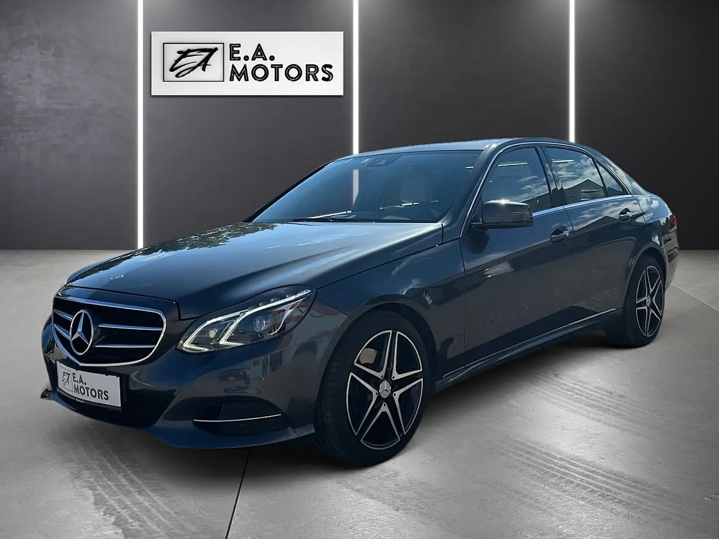 Mercedes-Benz E 350 CDI BlueTEC 4MATIC Avantgarde Aut. Grau - 1