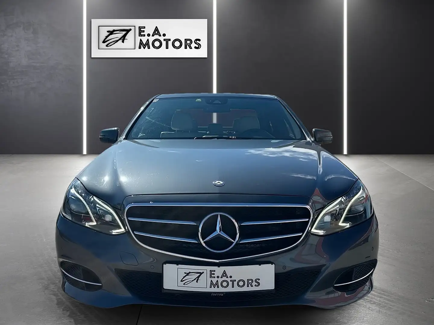 Mercedes-Benz E 350 CDI BlueTEC 4MATIC Avantgarde Aut. Grau - 2
