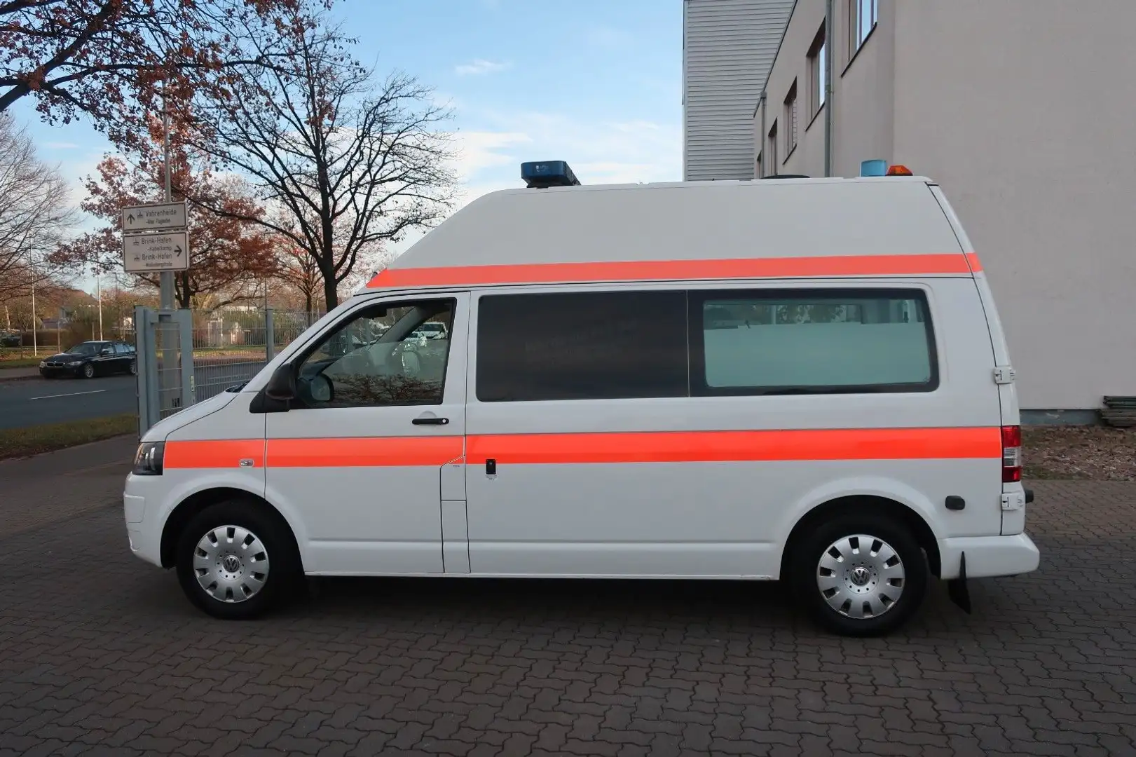 Volkswagen T5 Transporter Hochdach lang/KTW/Klima/Automatik Weiß - 2