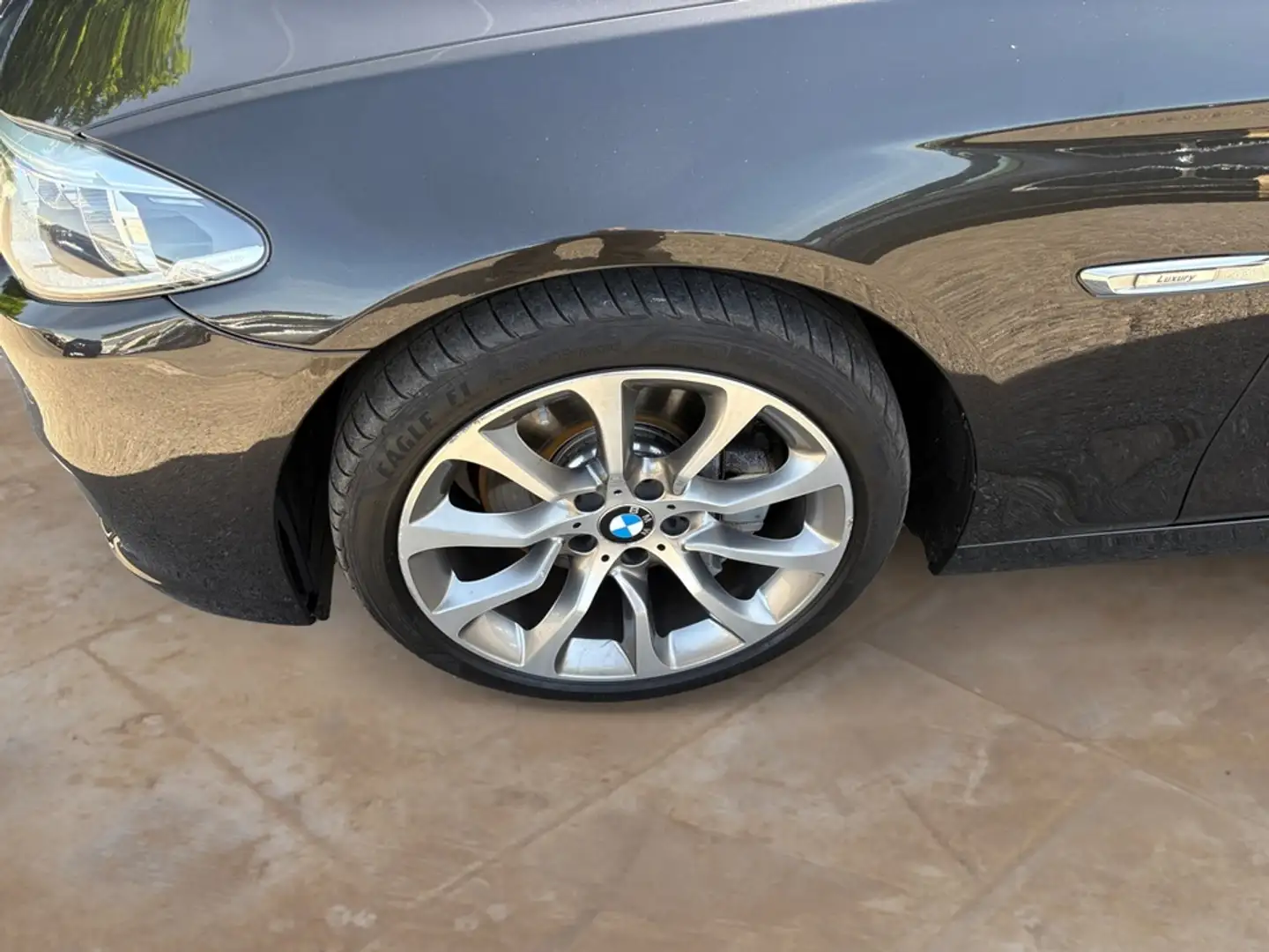 BMW 535 d xDrive Touring Luxury Line + GARANTIE Hnědá - 2