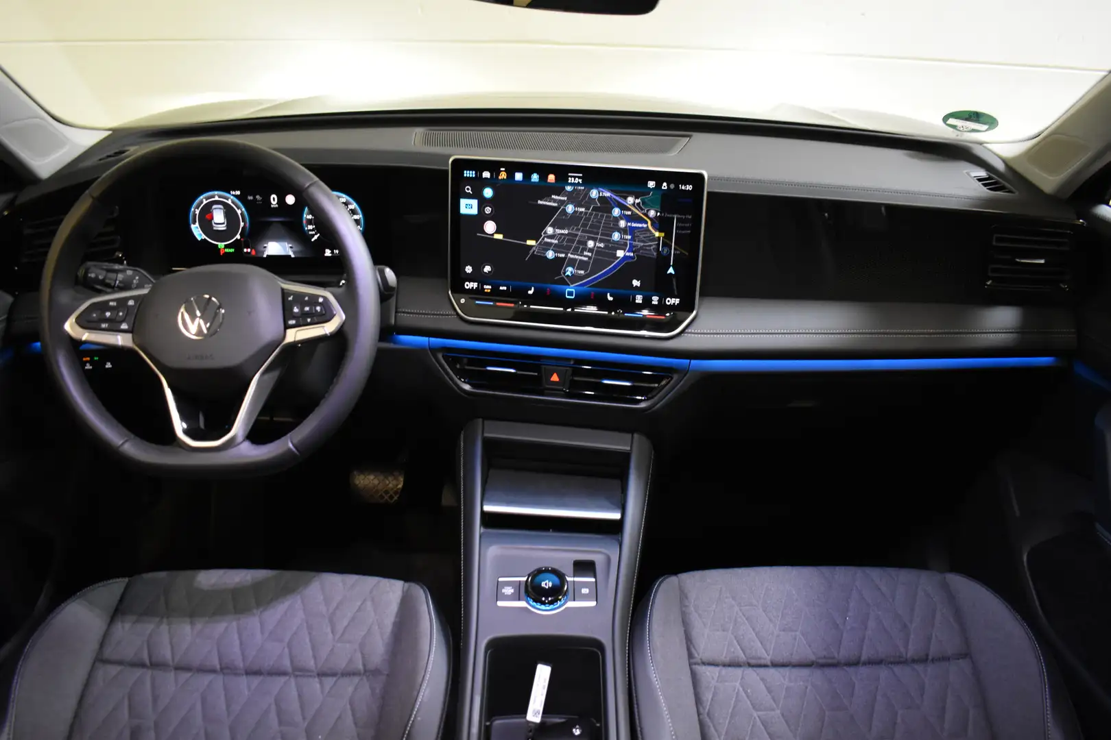 Volkswagen Tiguan 1.5 eTSI DSG LIFE EDITION CAMERA/NAVI/TREKHAAK Zwart - 2