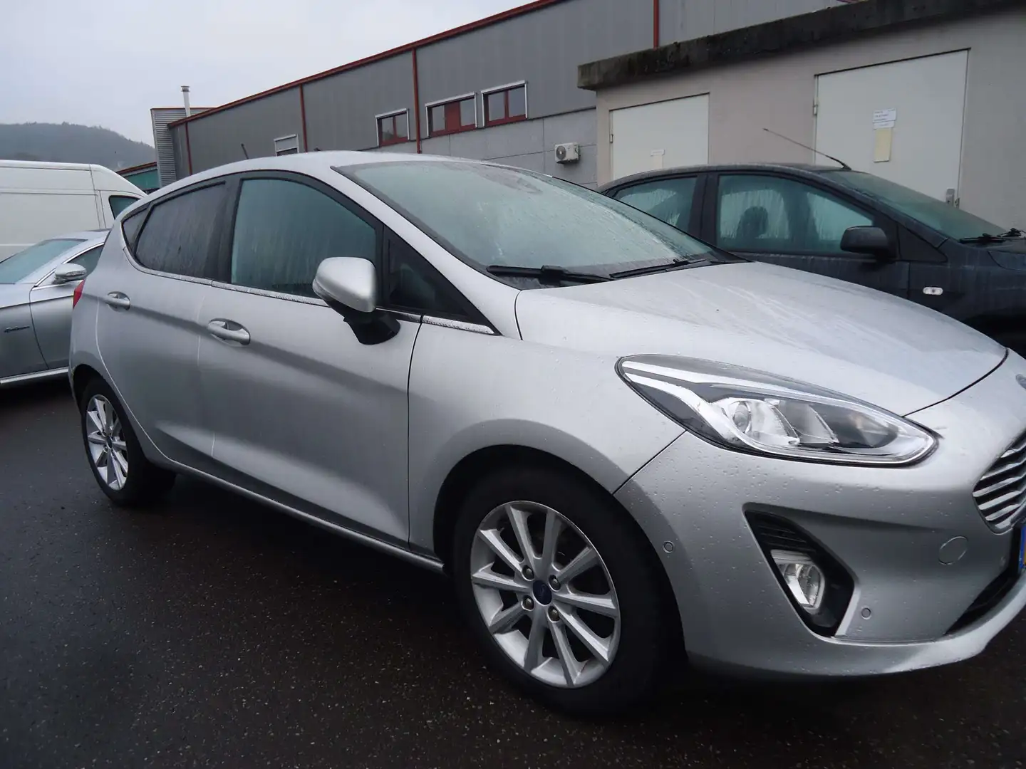 Ford Fiesta 1.0 EcoBoost Titanium Gris - 2