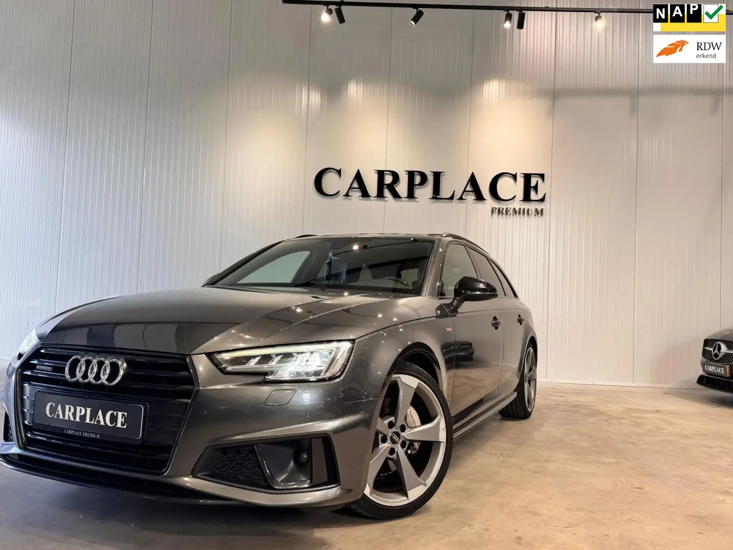 Audi A4 Avant 40 TDI quattro Grijs - 1