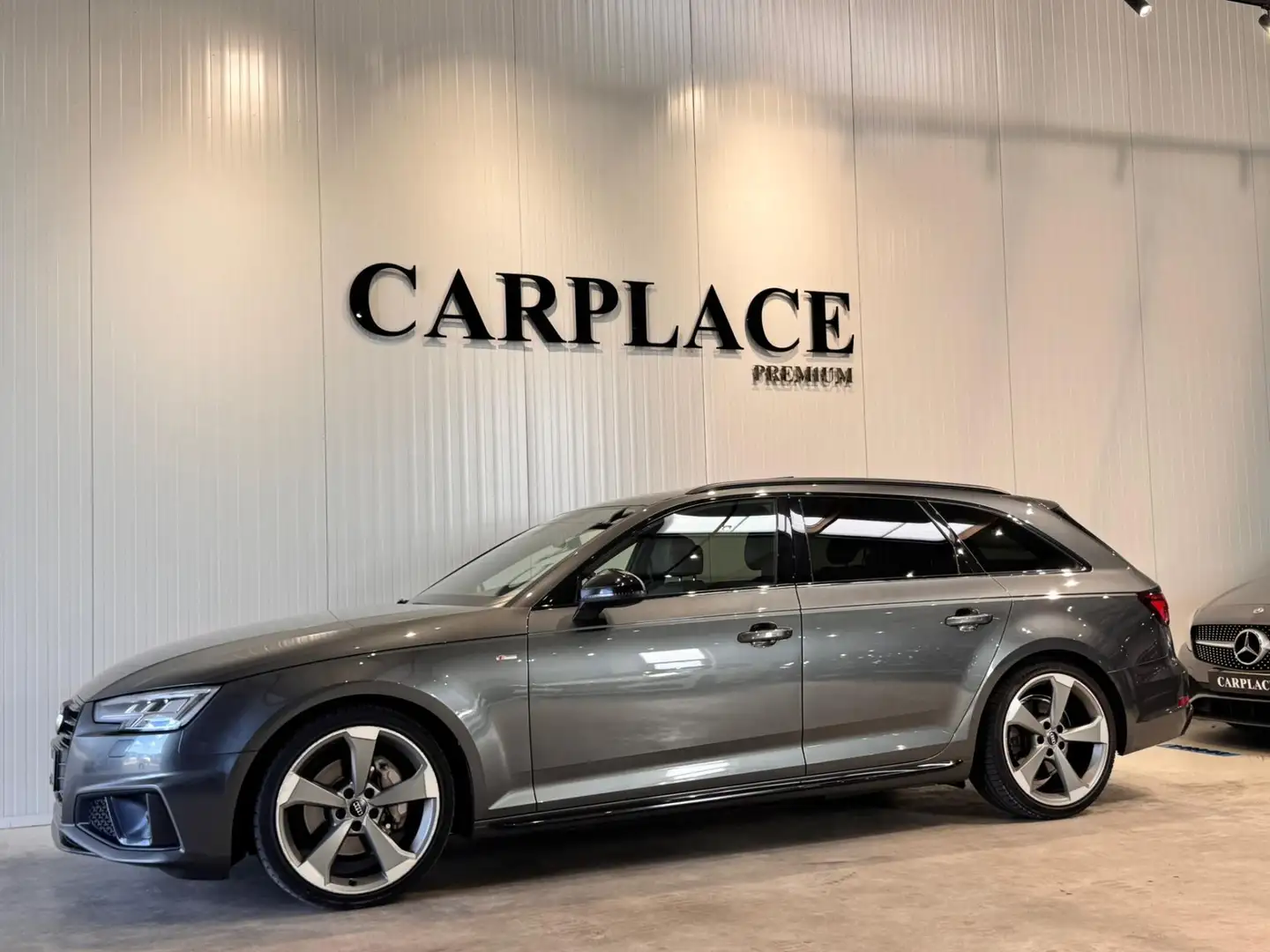 Audi A4 Avant 40 TDI quattro Grijs - 2