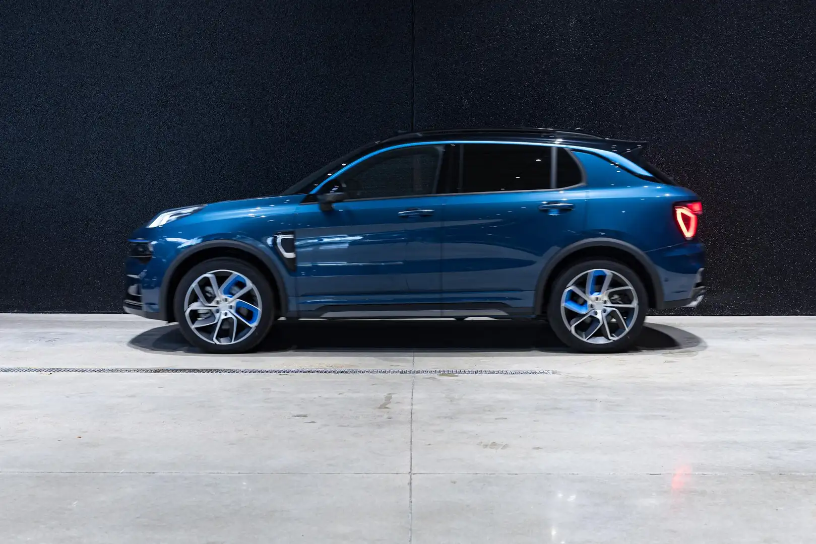 Lynk & Co 01 1.5 TURBO PHEV 6.6kw PANO | LED | Elek. Zetels | N Синий - 2