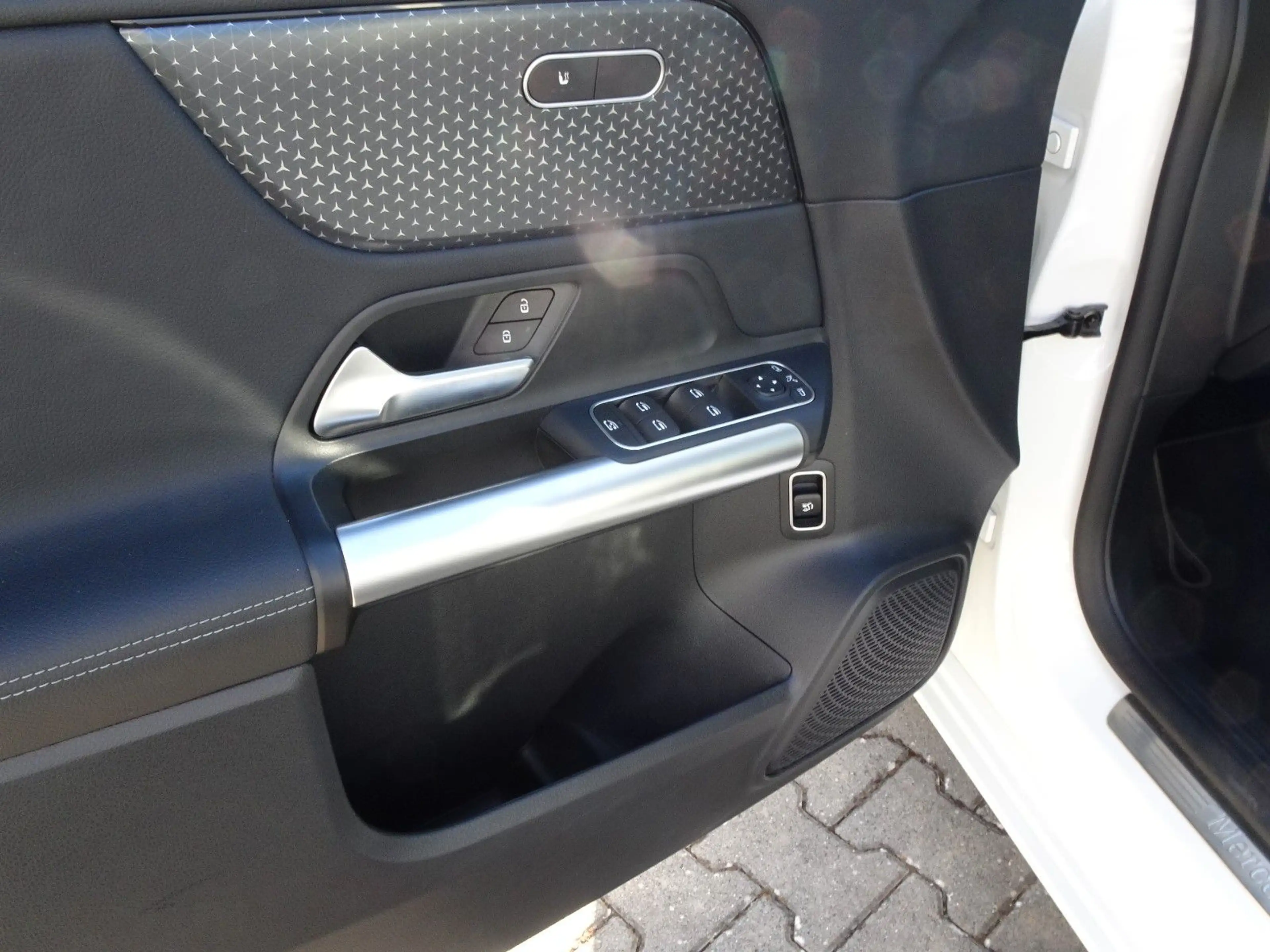 Mercedes-Benz B 200 B B 200 d — photo 4