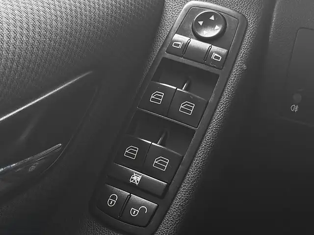 Mercedes-Benz B-Class view 12