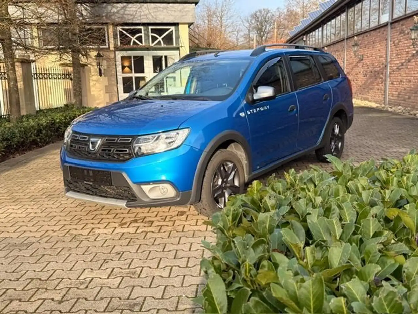 Dacia Logan Stepway Celebration Blau - 1