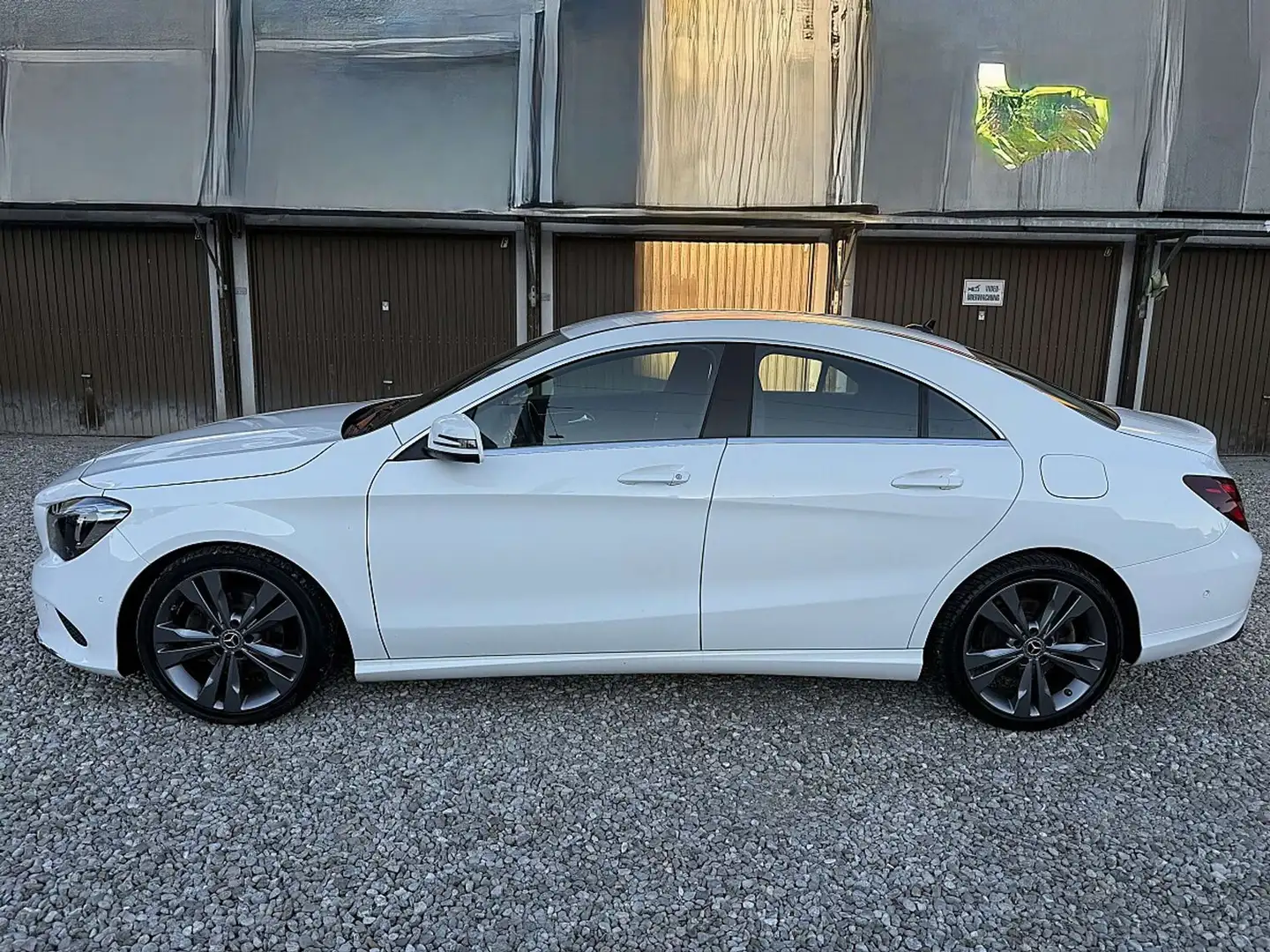Mercedes-Benz CLA 180 d Weiß - 2