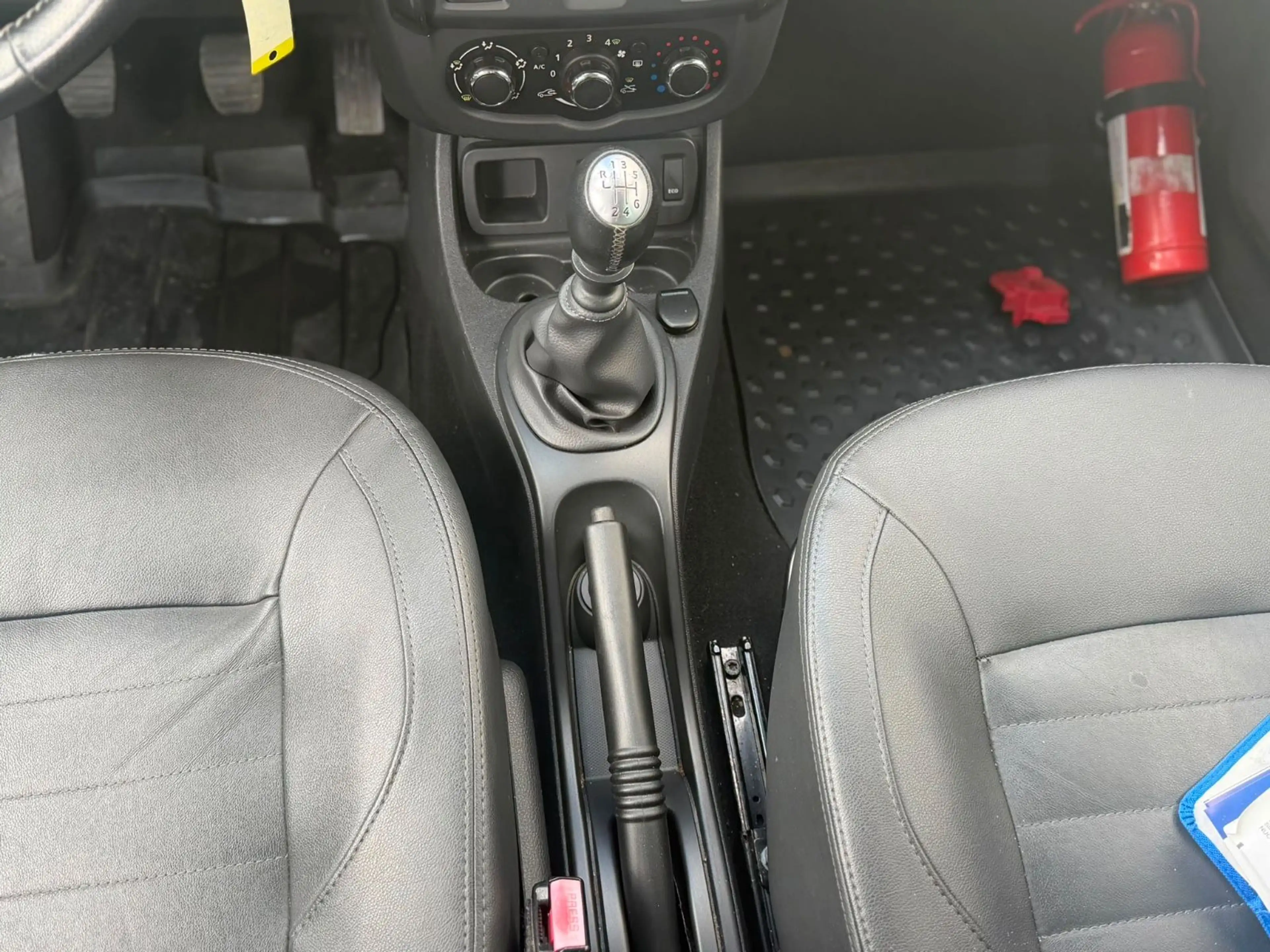 Dacia Duster I Laureate 4x2 — photo 14