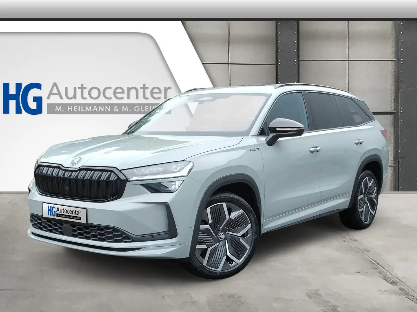 Skoda Kodiaq Sportline 1.5TSI 7S.Pano AHK 360° 20" Grijs - 2