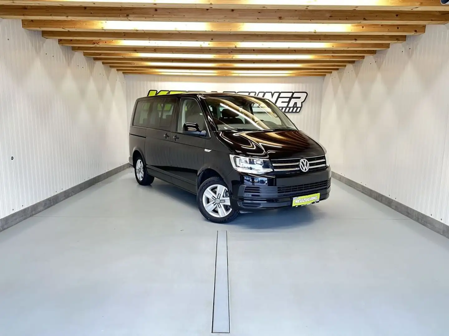 Volkswagen T6 Multivan 2,0 TDI AHK*2xSCHIEBETÜR*NAVI*PDC Schwarz - 1