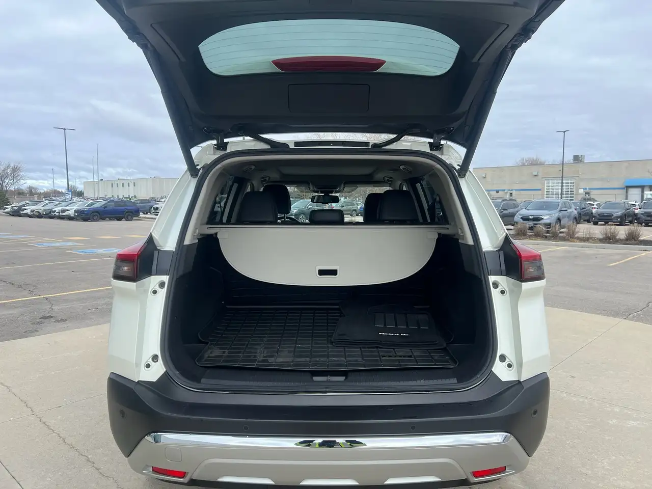 Nissan Rogue снимка Nissan Rogue