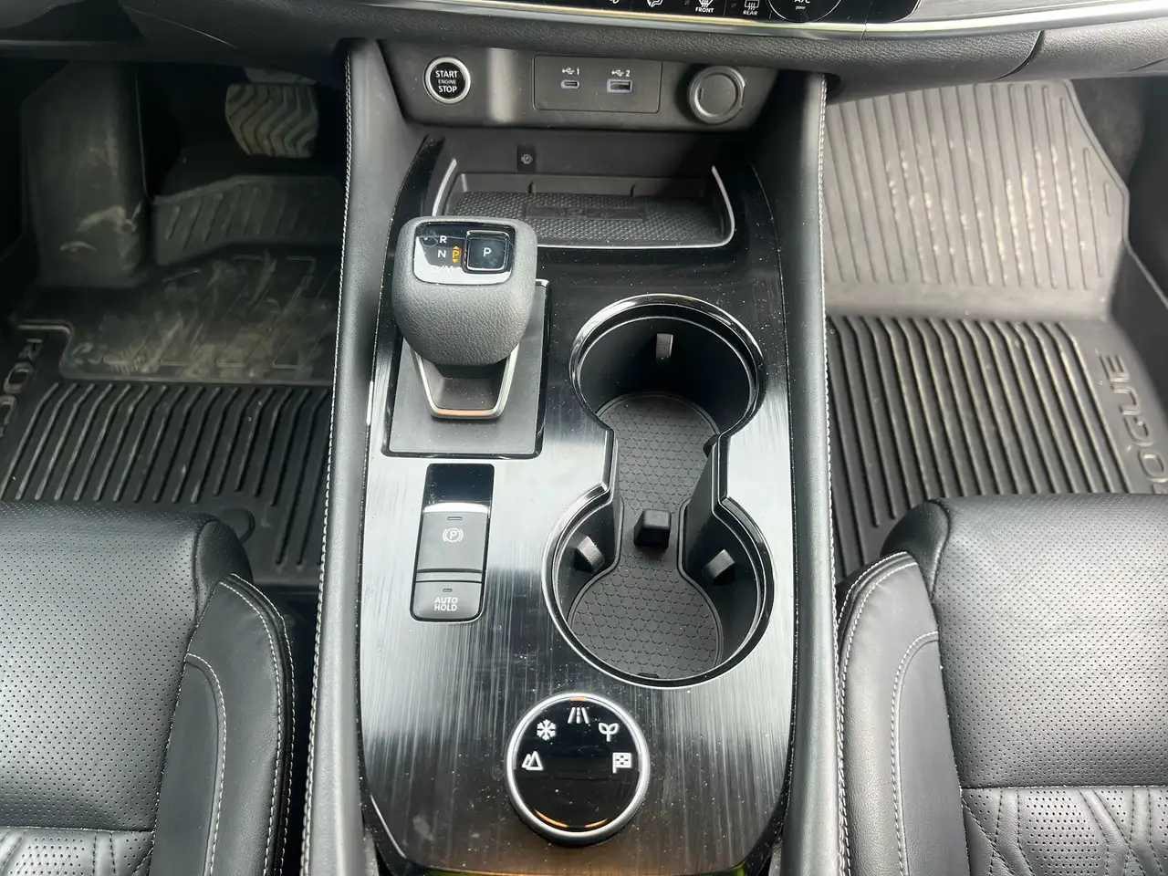 Nissan Rogue снимка Nissan Rogue