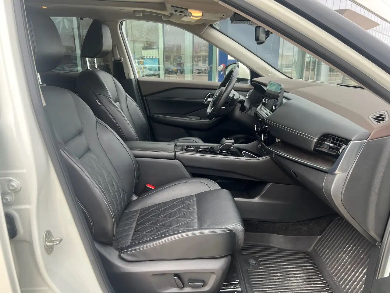 Nissan Rogue снимка Nissan Rogue