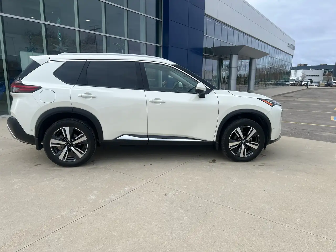 Nissan Rogue снимка Nissan Rogue