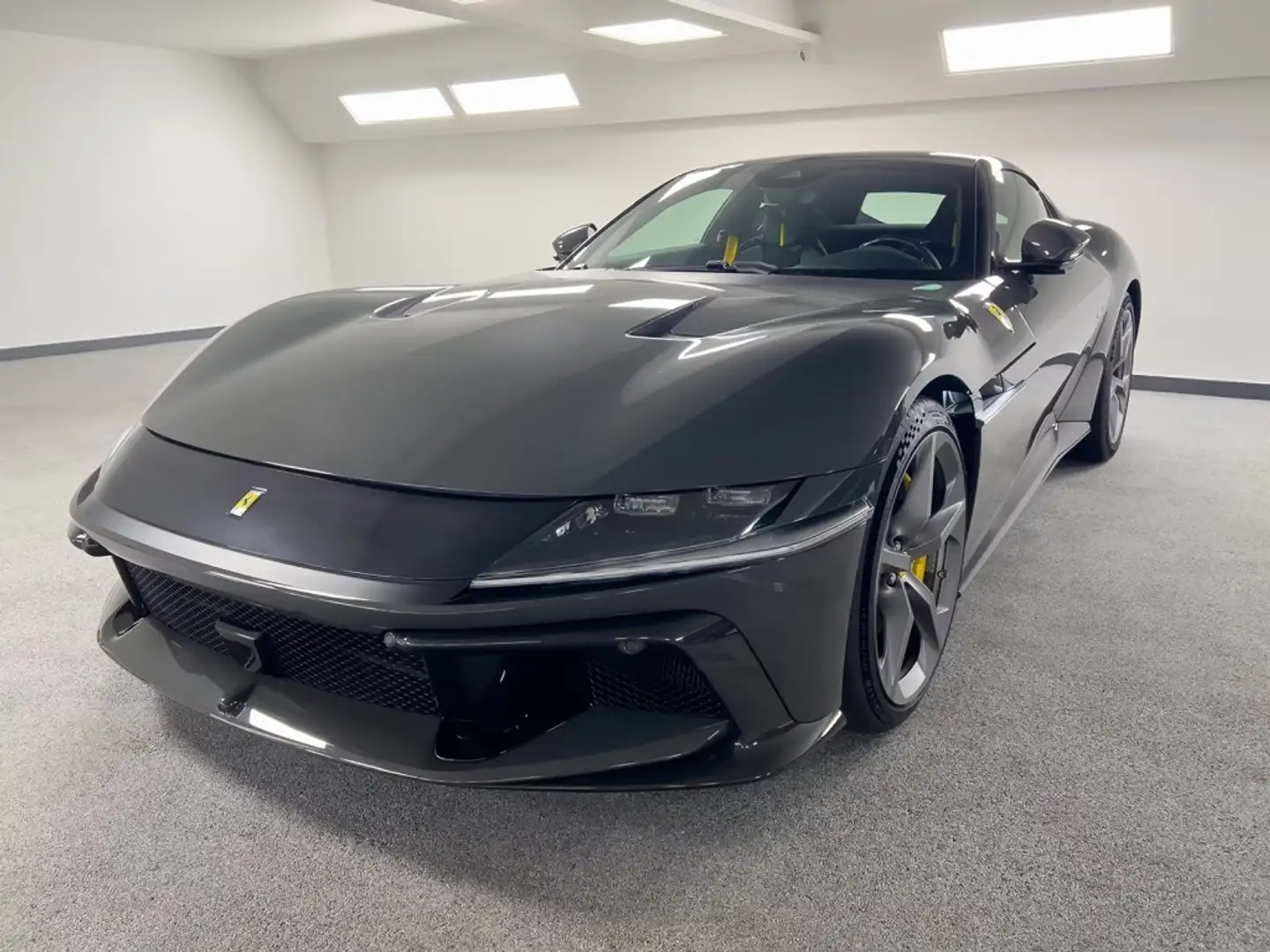 Ferrari 12 Cilindri 12Cilindri Grau - 1