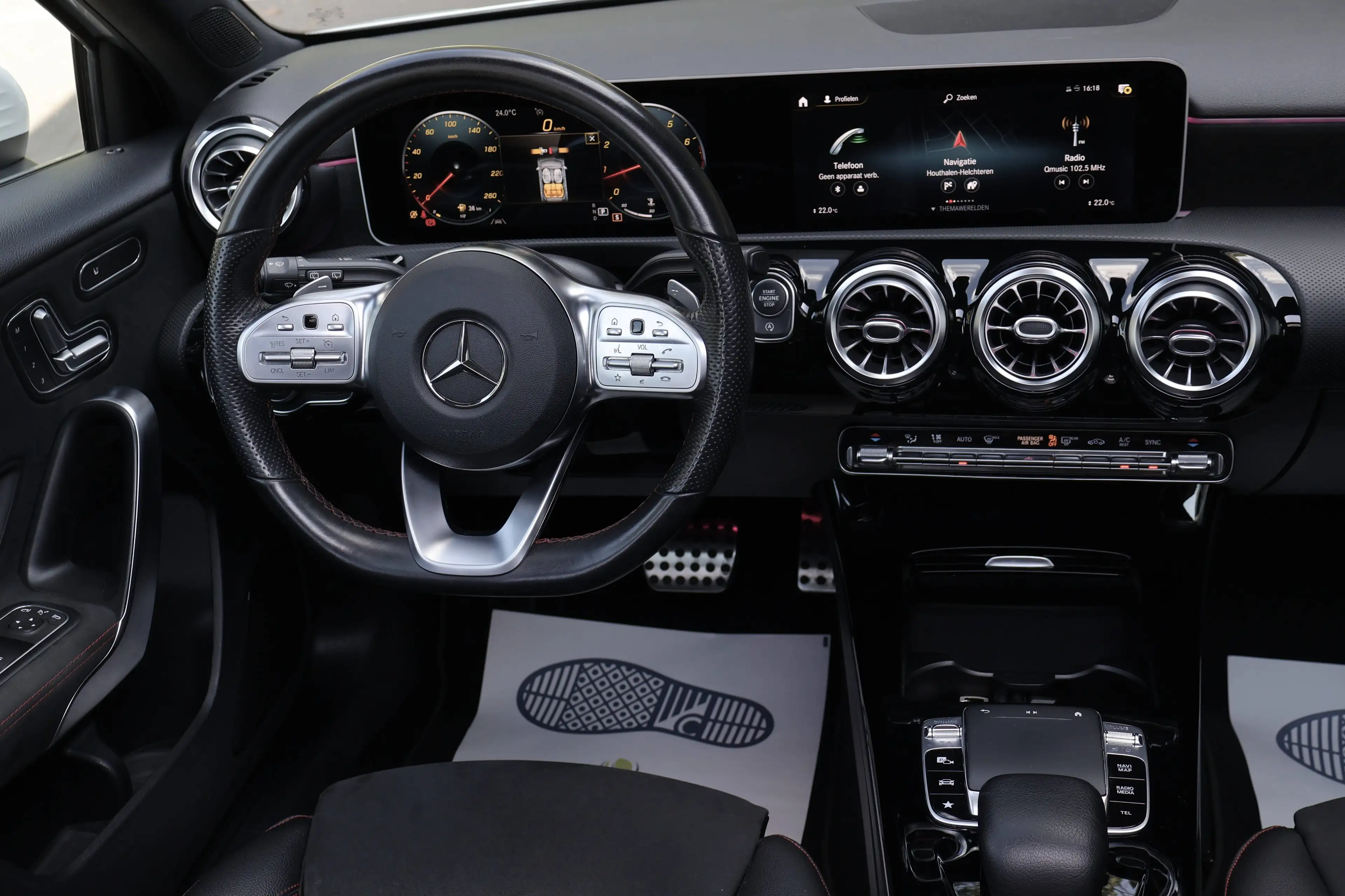 Mercedes-Benz A 220 A 220 AMG-Line Peno Mamory DodeH 360° Garantie* — photo 11
