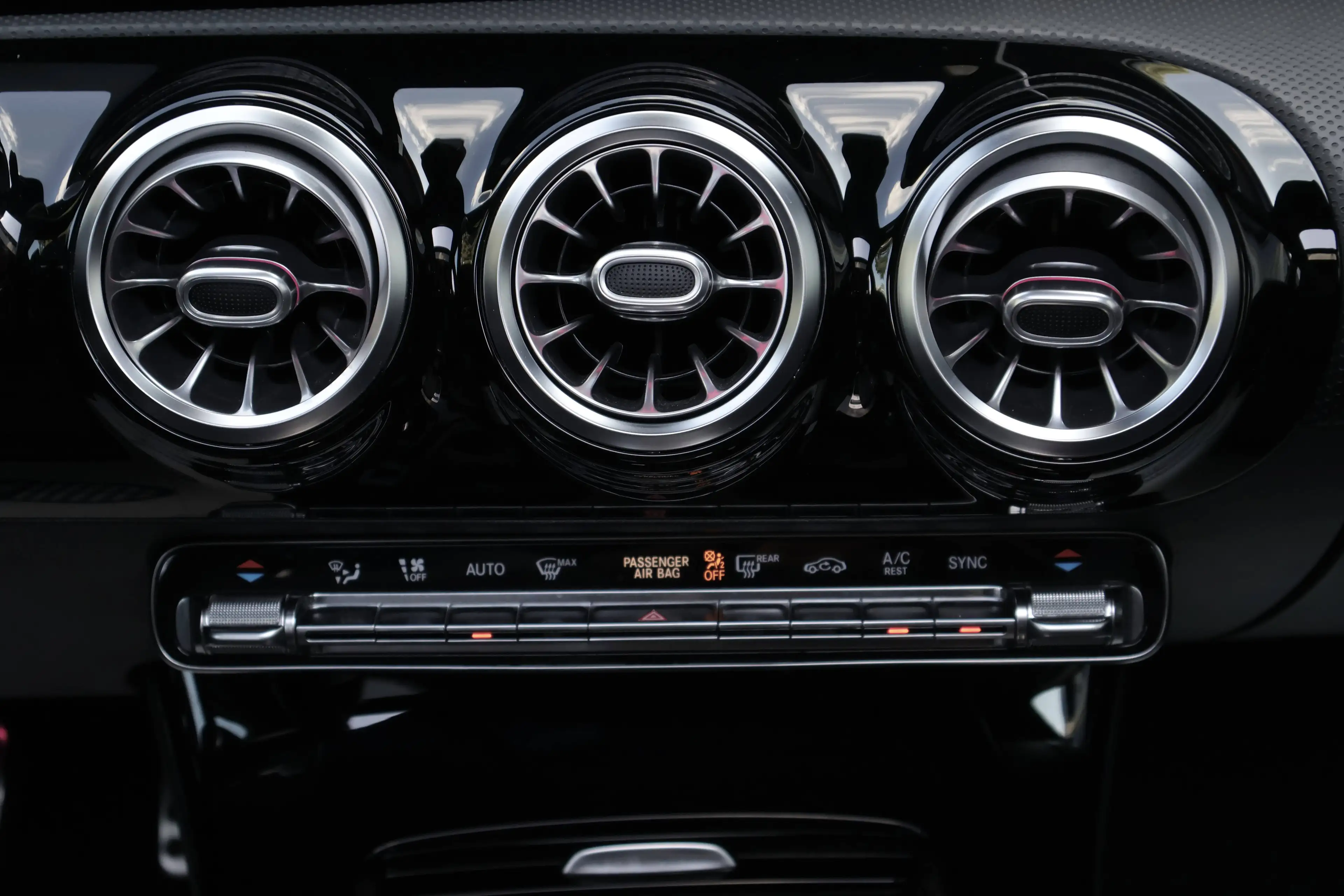 Mercedes-Benz A 220 A 220 AMG-Line Peno Mamory DodeH 360° Garantie* — photo 14