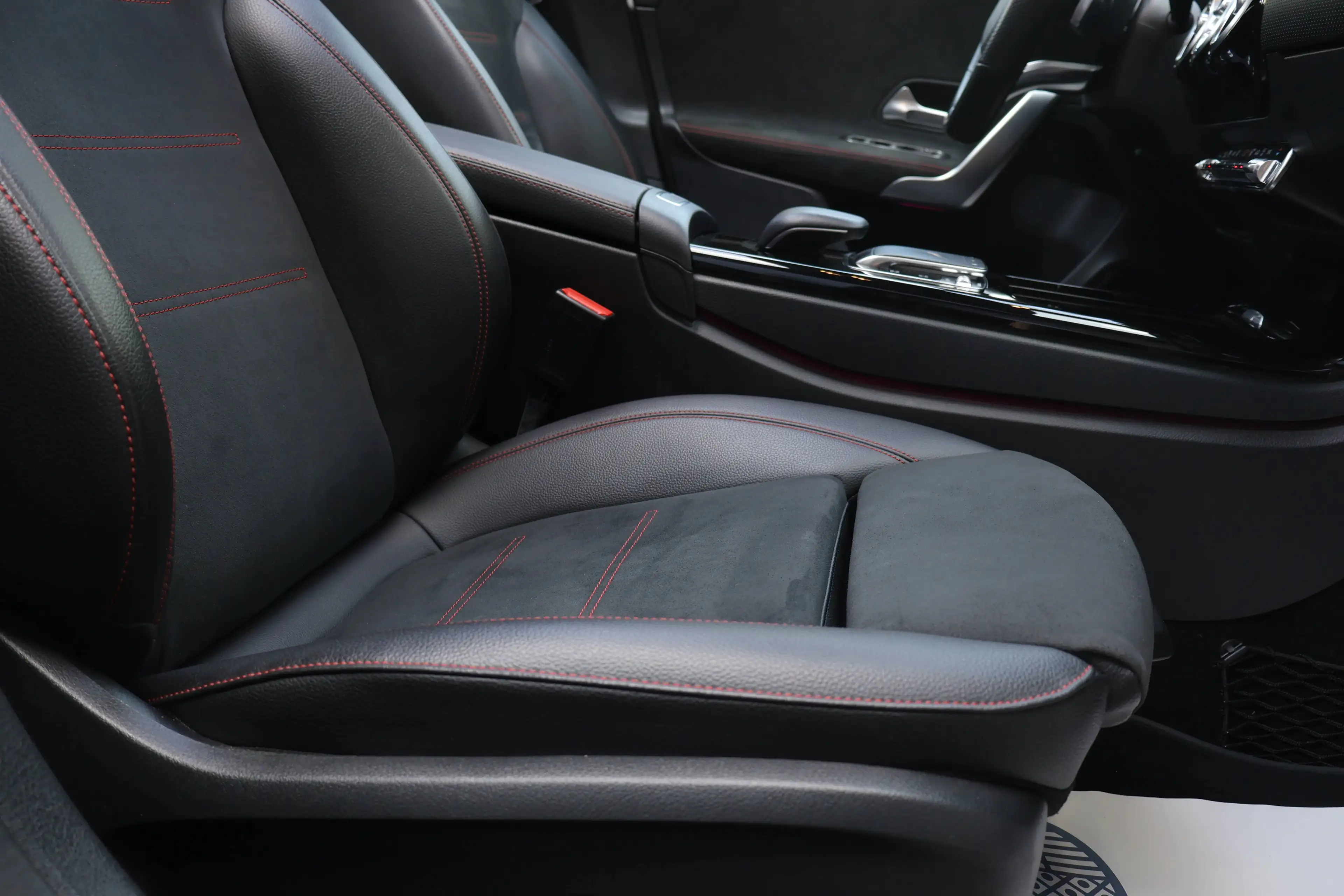 Mercedes-Benz A 220 A 220 AMG-Line Peno Mamory DodeH 360° Garantie* — photo 8