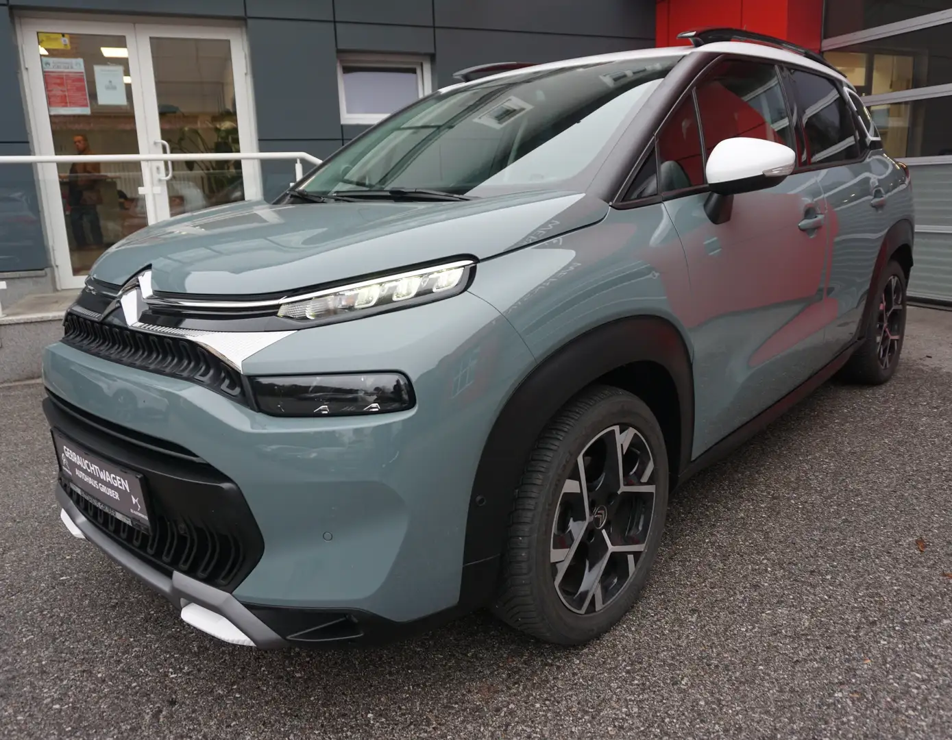 Citroen C3 Aircross PT 130 EAT SHINE Grün - 1
